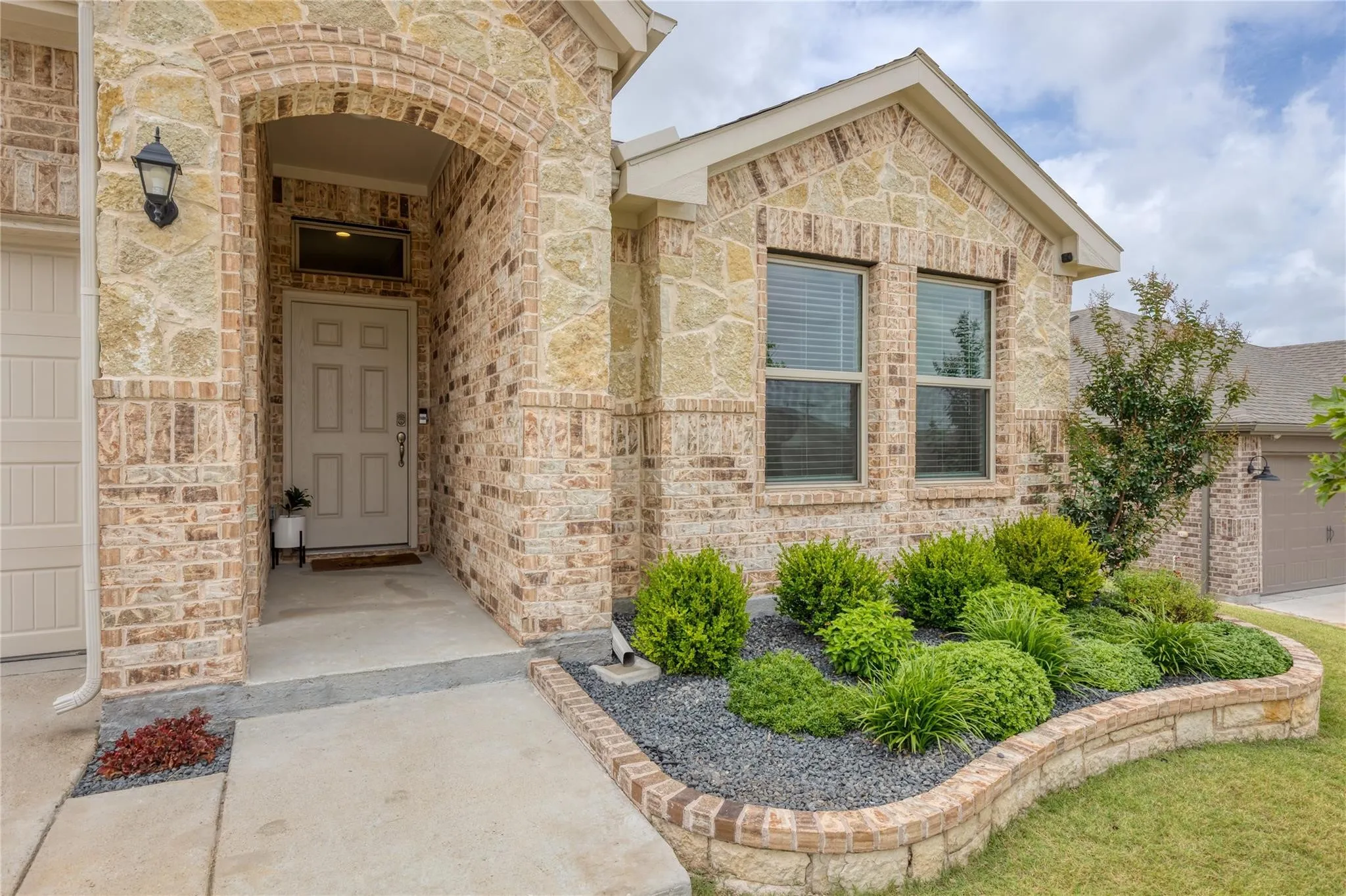 Single Family Residence For Rent in Parker County , 1825 Agarito Drive, Weatherford, Texas 76086, 3 Bedroom, 2 Bathroom, 2 Garage spaces, 1,620 Sqft, built in 2022, mls#21385799, Real Estate Agent in Weatherford, Homes For Rent in Parker county, Homes For Rent in Weatherford, Realtor in Weatherford Texas, Real Estate Brokerage Independent Realty Texas, Luminita Cordes Realtor