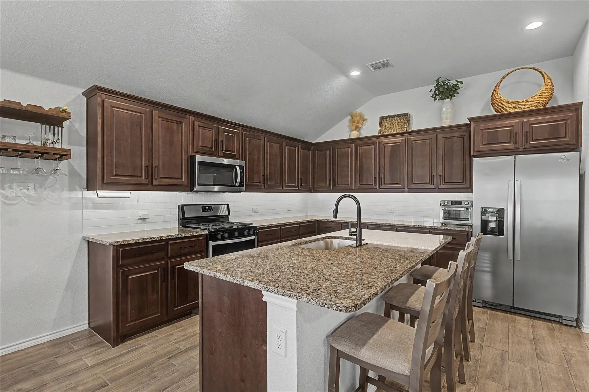 Single Family Residence For Rent in Parker County , 1825 Agarito Drive, Weatherford, Texas 76086, 3 Bedroom, 2 Bathroom, 2 Garage spaces, 1,620 Sqft, built in 2022, mls#21385799, Real Estate Agent in Weatherford, Homes For Rent in Parker county, Homes For Rent in Weatherford, Realtor in Weatherford Texas, Real Estate Brokerage Independent Realty Texas, Luminita Cordes Realtor