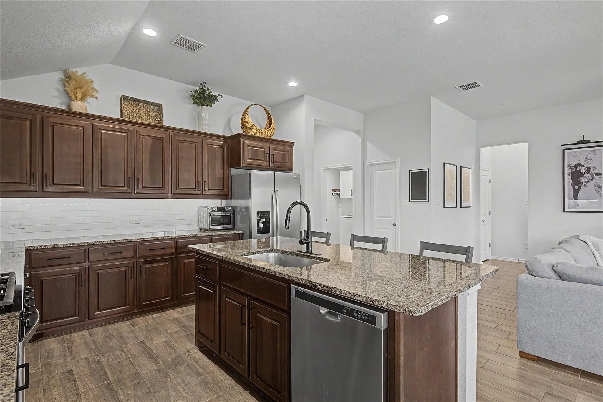 Single Family Residence For Rent in Parker County , 1825 Agarito Drive, Weatherford, Texas 76086, 3 Bedroom, 2 Bathroom, 2 Garage spaces, 1,620 Sqft, built in 2022, mls#21385799, Real Estate Agent in Weatherford, Homes For Rent in Parker county, Homes For Rent in Weatherford, Realtor in Weatherford Texas, Real Estate Brokerage Independent Realty Texas, Luminita Cordes Realtor