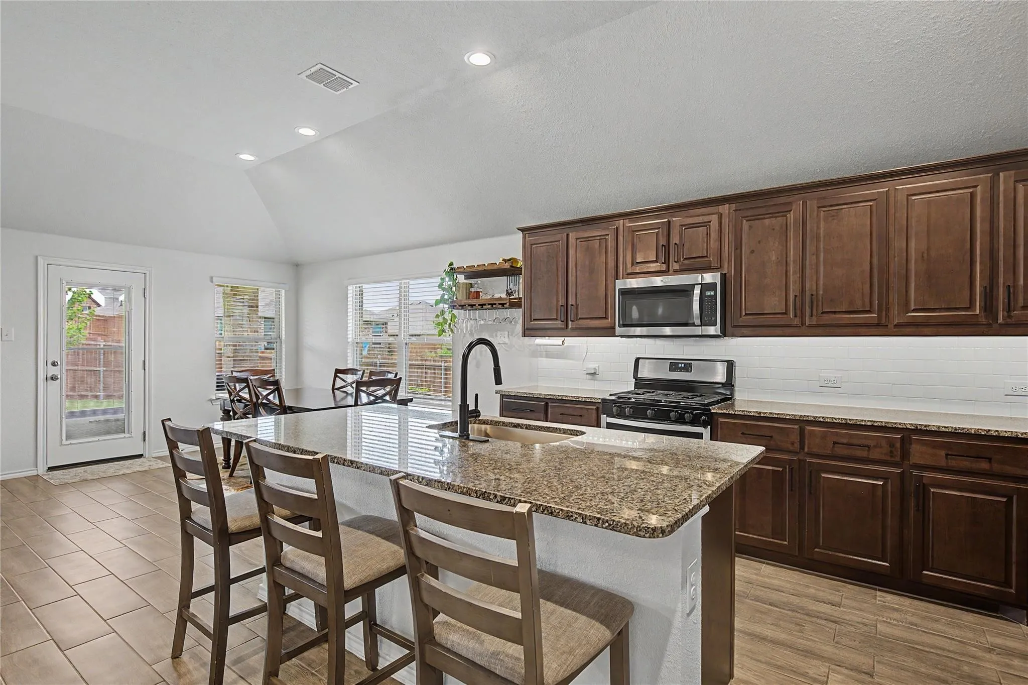 Single Family Residence For Rent in Parker County , 1825 Agarito Drive, Weatherford, Texas 76086, 3 Bedroom, 2 Bathroom, 2 Garage spaces, 1,620 Sqft, built in 2022, mls#21385799, Real Estate Agent in Weatherford, Homes For Rent in Parker county, Homes For Rent in Weatherford, Realtor in Weatherford Texas, Real Estate Brokerage Independent Realty Texas, Luminita Cordes Realtor