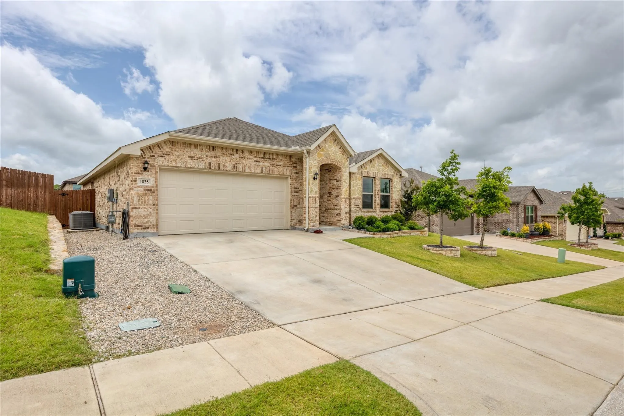 Single Family Residence For Rent in Parker County , 1825 Agarito Drive, Weatherford, Texas 76086, 3 Bedroom, 2 Bathroom, 2 Garage spaces, 1,620 Sqft, built in 2022, mls#21385799, Real Estate Agent in Weatherford, Homes For Rent in Parker county, Homes For Rent in Weatherford, Realtor in Weatherford Texas, Real Estate Brokerage Independent Realty Texas, Luminita Cordes Realtor