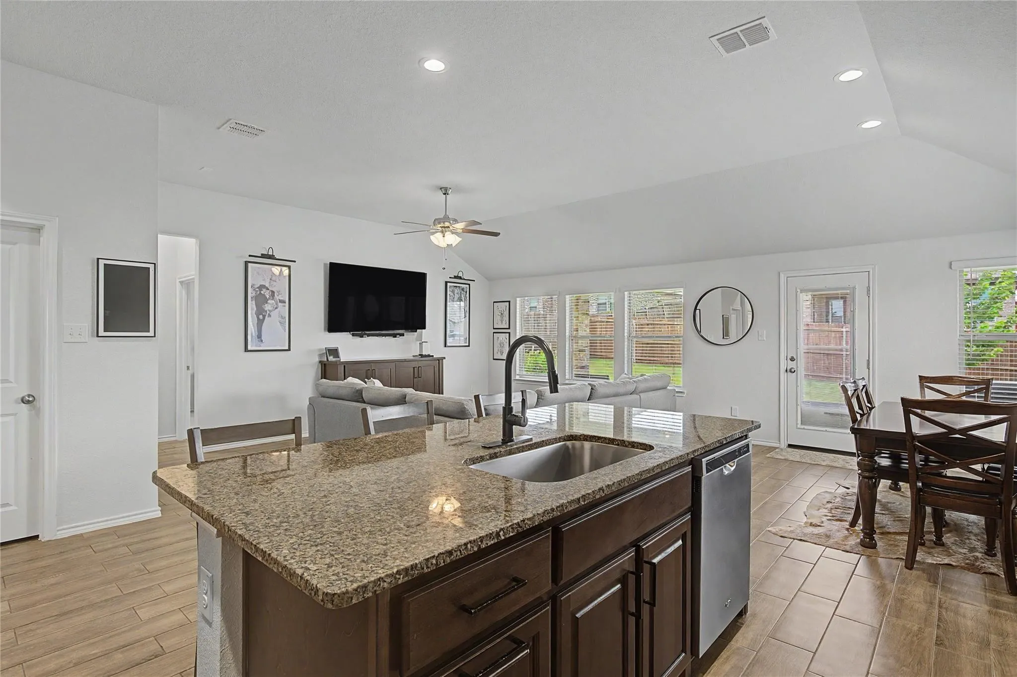 Single Family Residence For Rent in Parker County , 1825 Agarito Drive, Weatherford, Texas 76086, 3 Bedroom, 2 Bathroom, 2 Garage spaces, 1,620 Sqft, built in 2022, mls#21385799, Real Estate Agent in Weatherford, Homes For Rent in Parker county, Homes For Rent in Weatherford, Realtor in Weatherford Texas, Real Estate Brokerage Independent Realty Texas, Luminita Cordes Realtor
