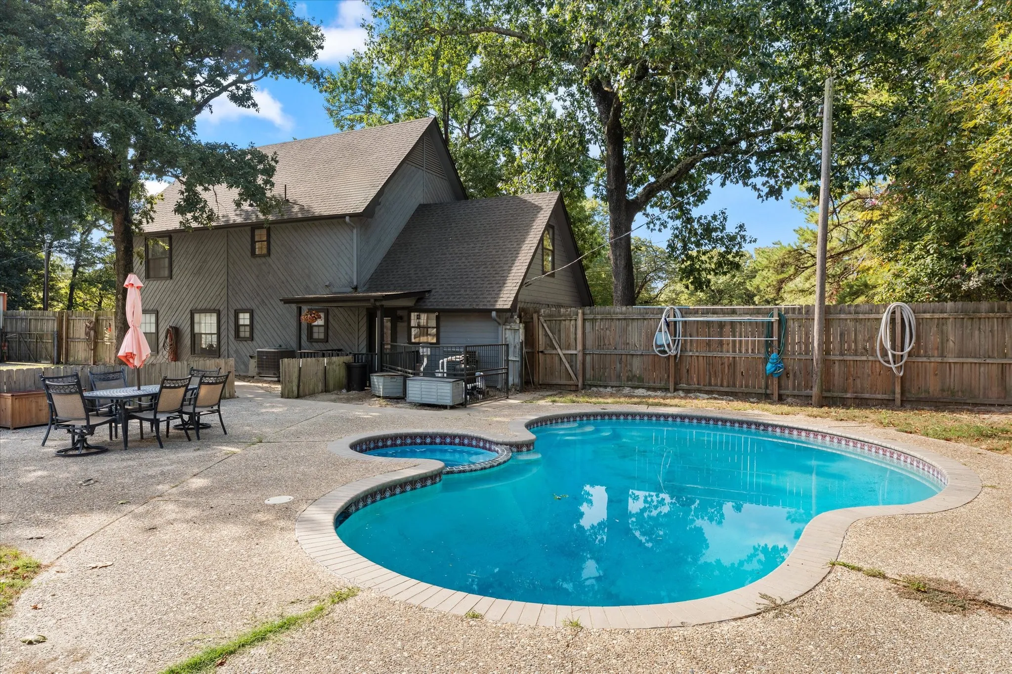 Single Family Residence For Sale in Wood County , 3825 E Hwy 154, Quitman, Texas 75783, 3 Bedroom, 3 Bathroom, 8 Garage spaces, 5,124 Sqft, built in 1980, mls#21383514, Real Estate Agent in Quitman, Homes For Sale in Wood county, Homes For Sale in Quitman, Realtor in Quitman Texas, Real Estate Brokerage Independent Realty Texas, Luminita Cordes Realtor