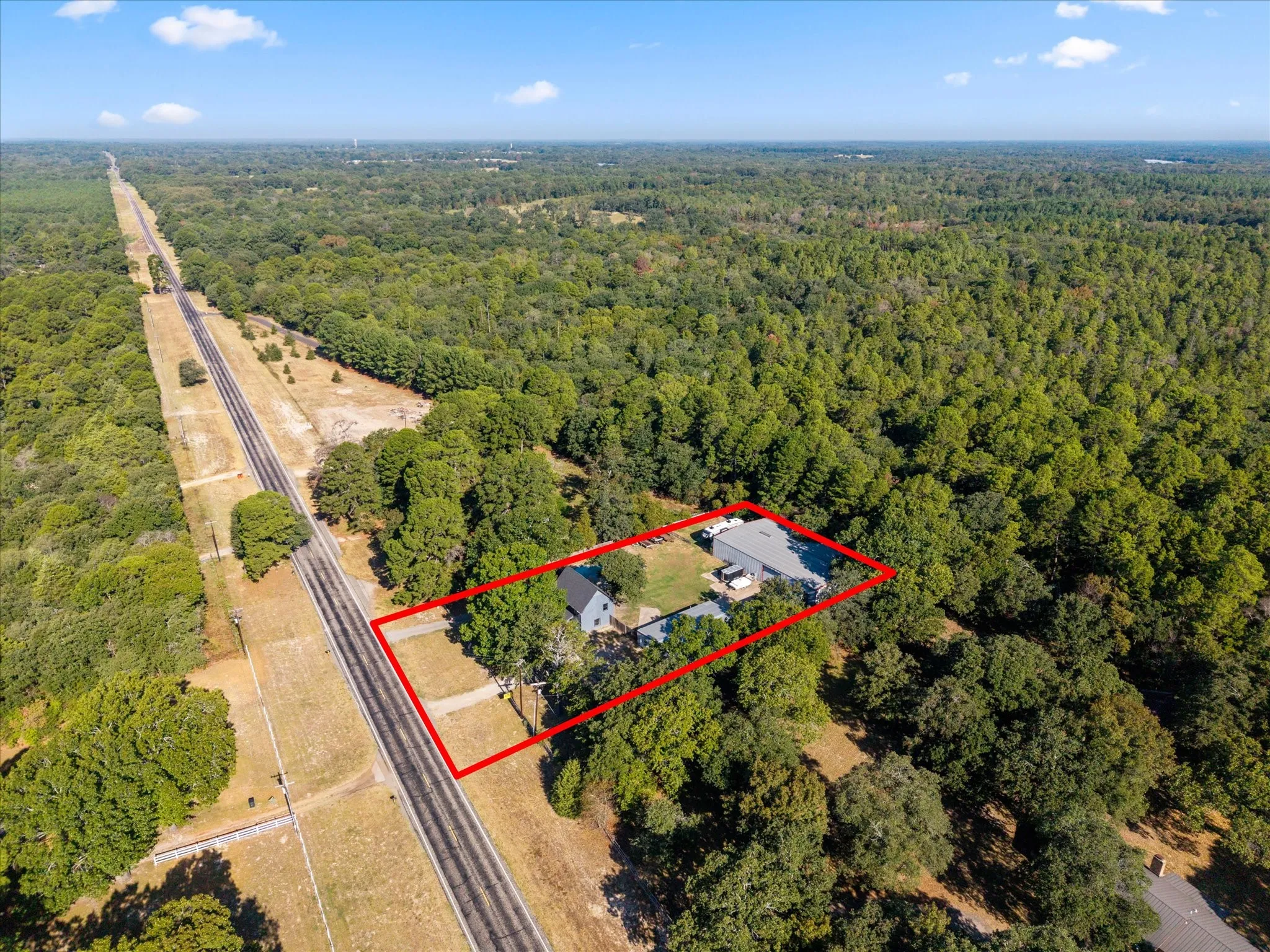 Single Family Residence For Sale in Wood County , 3825 E Hwy 154, Quitman, Texas 75783, 3 Bedroom, 3 Bathroom, 8 Garage spaces, 5,124 Sqft, built in 1980, mls#21383514, Real Estate Agent in Quitman, Homes For Sale in Wood county, Homes For Sale in Quitman, Realtor in Quitman Texas, Real Estate Brokerage Independent Realty Texas, Luminita Cordes Realtor