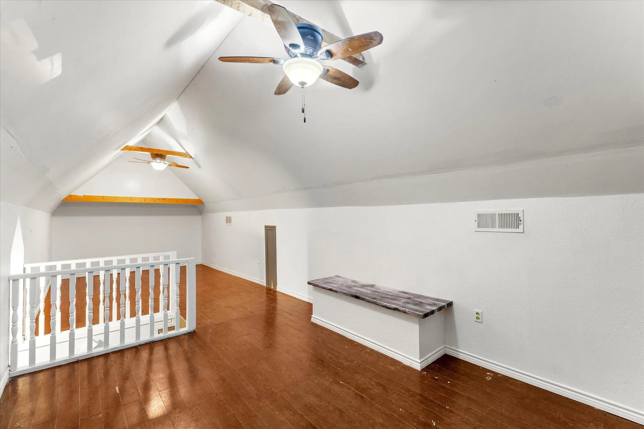 Single Family Residence For Sale in Wood County , 3825 E Hwy 154, Quitman, Texas 75783, 3 Bedroom, 3 Bathroom, 8 Garage spaces, 5,124 Sqft, built in 1980, mls#21383514, Real Estate Agent in Quitman, Homes For Sale in Wood county, Homes For Sale in Quitman, Realtor in Quitman Texas, Real Estate Brokerage Independent Realty Texas, Luminita Cordes Realtor