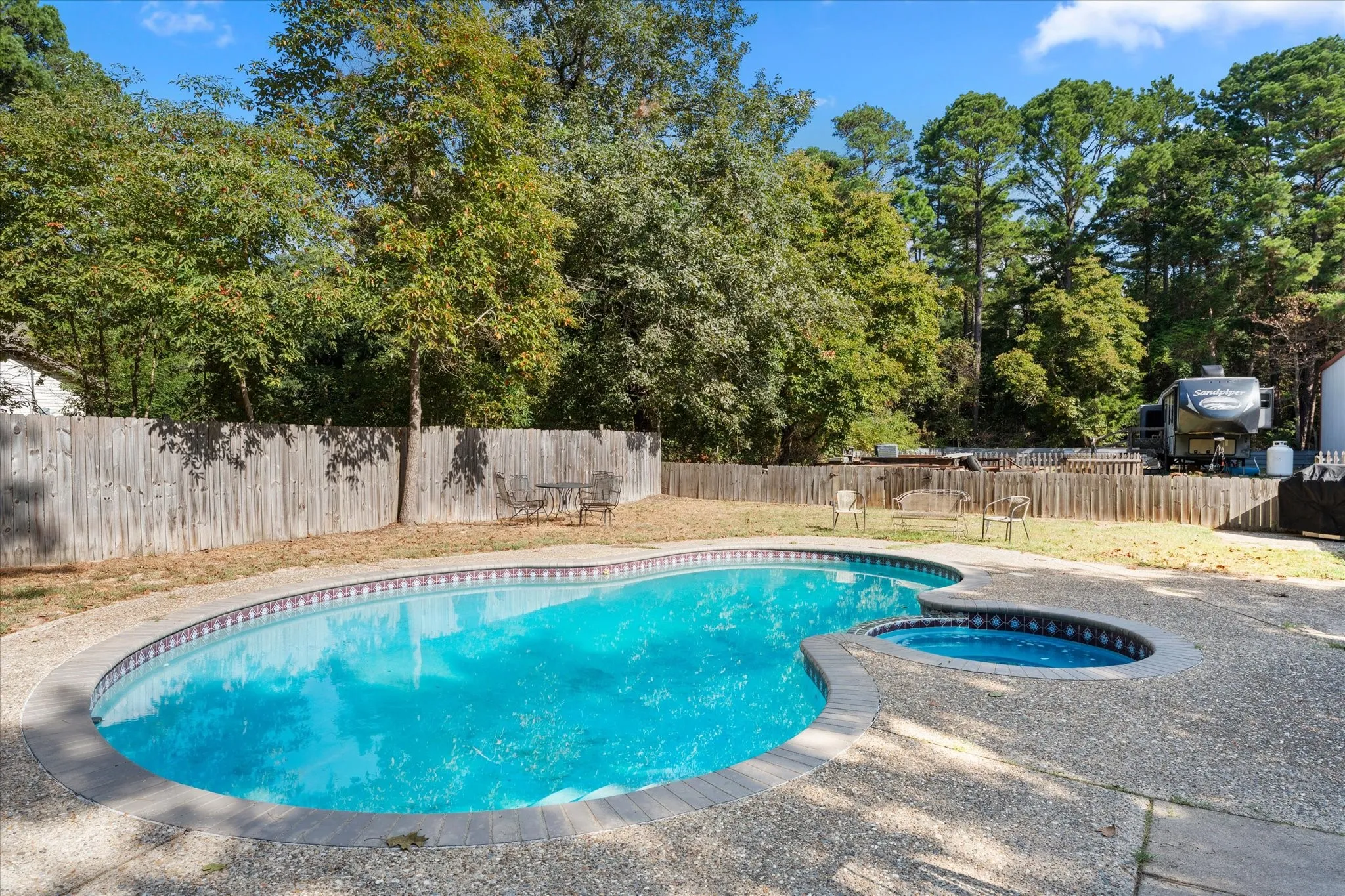 Single Family Residence For Sale in Wood County , 3825 E Hwy 154, Quitman, Texas 75783, 3 Bedroom, 3 Bathroom, 8 Garage spaces, 5,124 Sqft, built in 1980, mls#21383514, Real Estate Agent in Quitman, Homes For Sale in Wood county, Homes For Sale in Quitman, Realtor in Quitman Texas, Real Estate Brokerage Independent Realty Texas, Luminita Cordes Realtor