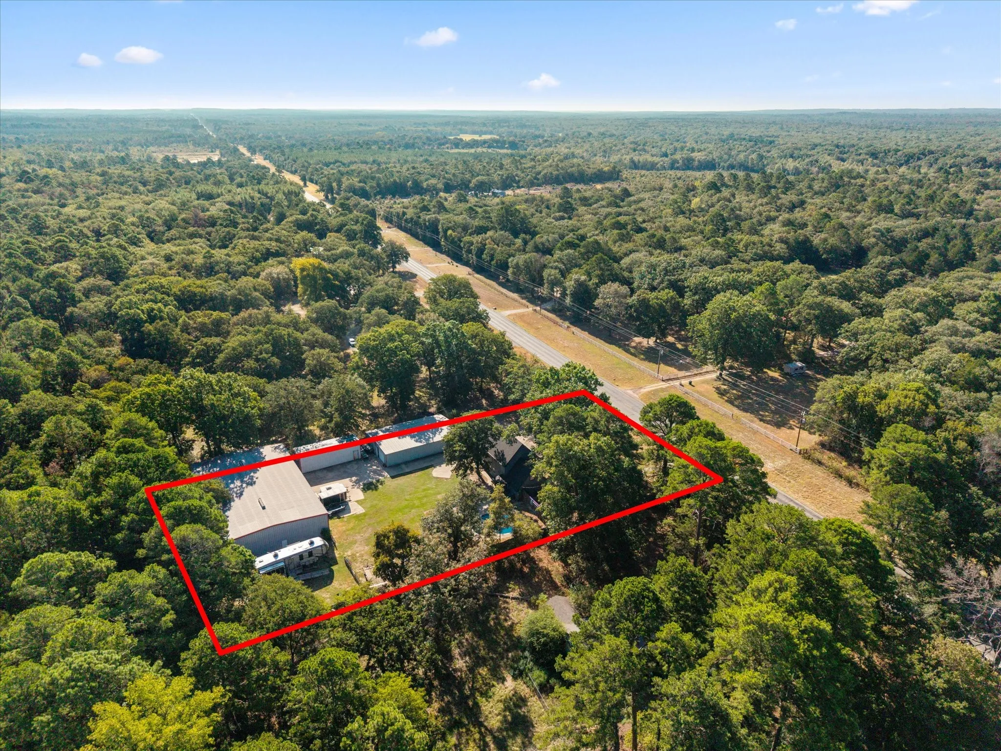 Single Family Residence For Sale in Wood County , 3825 E Hwy 154, Quitman, Texas 75783, 3 Bedroom, 3 Bathroom, 8 Garage spaces, 5,124 Sqft, built in 1980, mls#21383514, Real Estate Agent in Quitman, Homes For Sale in Wood county, Homes For Sale in Quitman, Realtor in Quitman Texas, Real Estate Brokerage Independent Realty Texas, Luminita Cordes Realtor