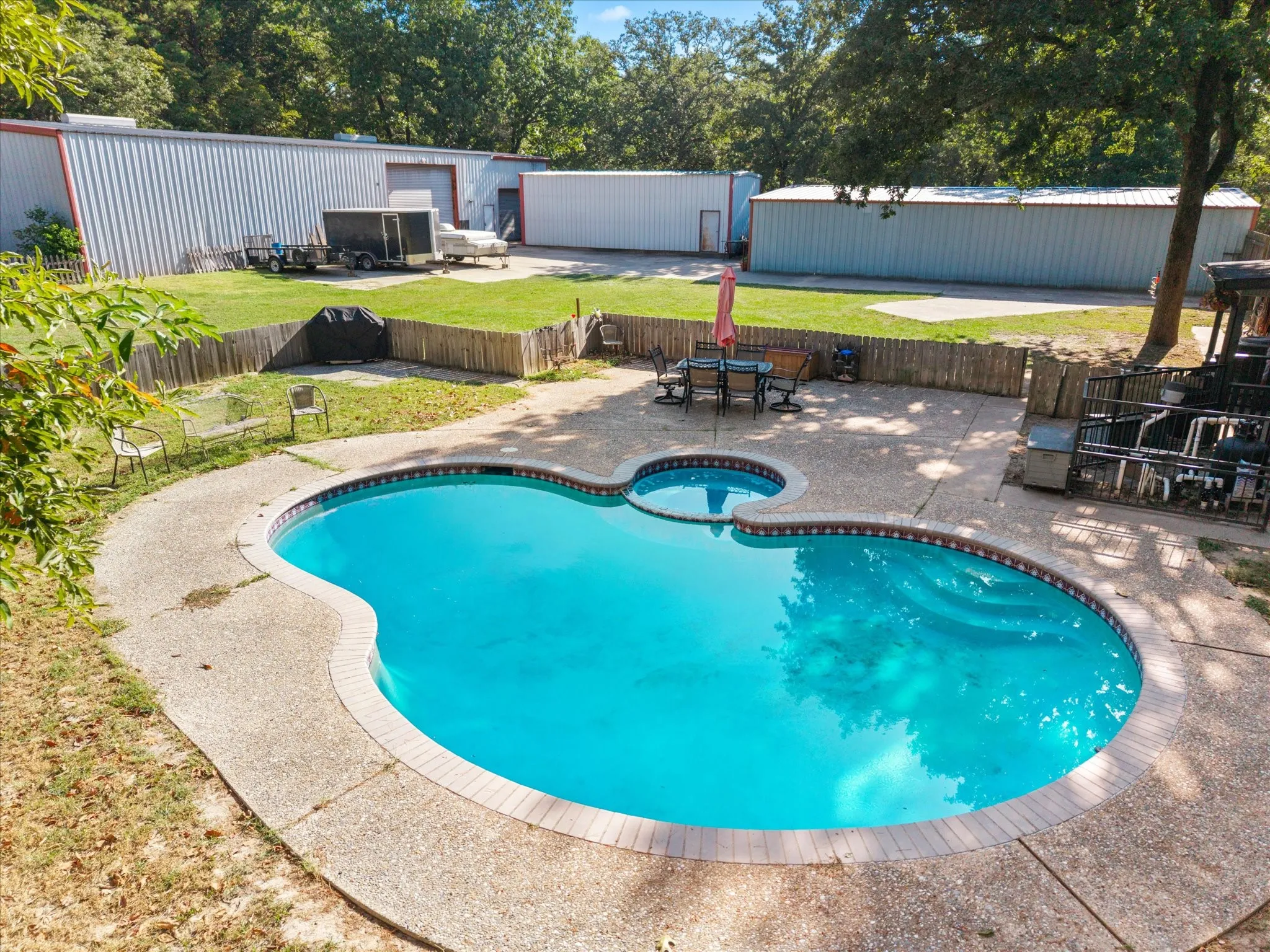 Single Family Residence For Sale in Wood County , 3825 E Hwy 154, Quitman, Texas 75783, 3 Bedroom, 3 Bathroom, 8 Garage spaces, 5,124 Sqft, built in 1980, mls#21383514, Real Estate Agent in Quitman, Homes For Sale in Wood county, Homes For Sale in Quitman, Realtor in Quitman Texas, Real Estate Brokerage Independent Realty Texas, Luminita Cordes Realtor