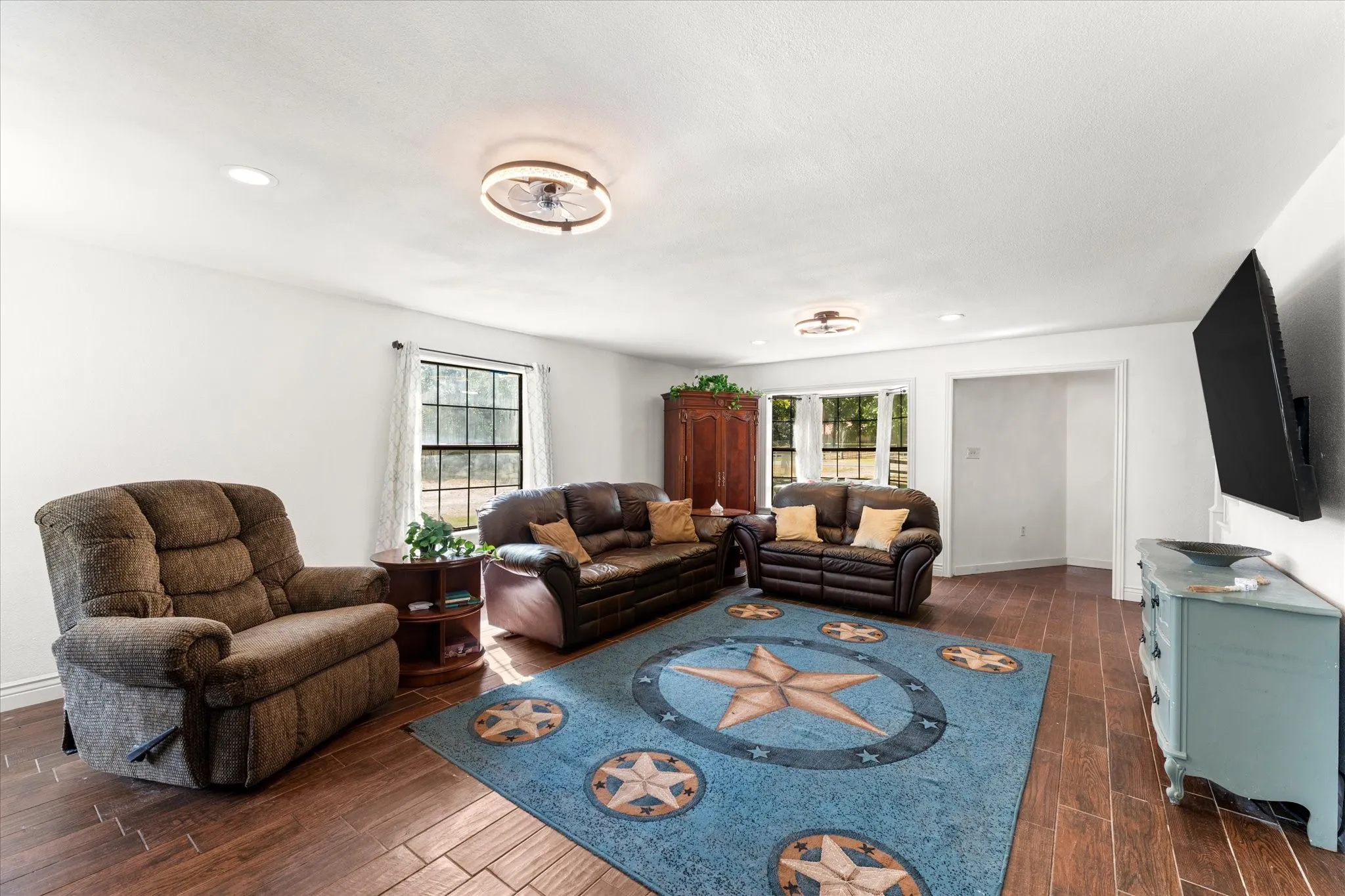 Single Family Residence For Sale in Wood County , 3825 E Hwy 154, Quitman, Texas 75783, 3 Bedroom, 3 Bathroom, 8 Garage spaces, 5,124 Sqft, built in 1980, mls#21383514, Real Estate Agent in Quitman, Homes For Sale in Wood county, Homes For Sale in Quitman, Realtor in Quitman Texas, Real Estate Brokerage Independent Realty Texas, Luminita Cordes Realtor