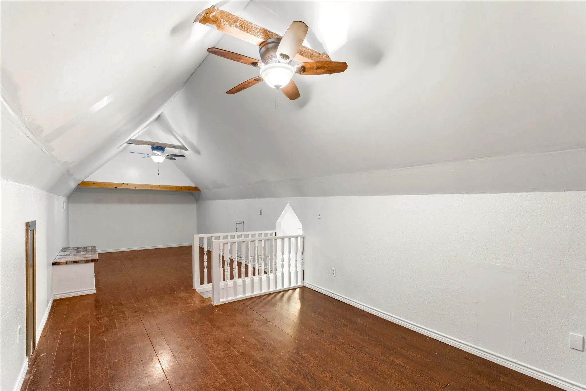 Single Family Residence For Sale in Wood County , 3825 E Hwy 154, Quitman, Texas 75783, 3 Bedroom, 3 Bathroom, 8 Garage spaces, 5,124 Sqft, built in 1980, mls#21383514, Real Estate Agent in Quitman, Homes For Sale in Wood county, Homes For Sale in Quitman, Realtor in Quitman Texas, Real Estate Brokerage Independent Realty Texas, Luminita Cordes Realtor