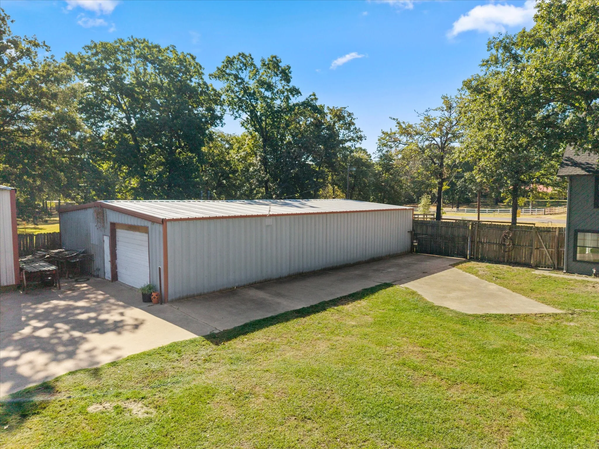 Single Family Residence For Sale in Wood County , 3825 E Hwy 154, Quitman, Texas 75783, 3 Bedroom, 3 Bathroom, 8 Garage spaces, 5,124 Sqft, built in 1980, mls#21383514, Real Estate Agent in Quitman, Homes For Sale in Wood county, Homes For Sale in Quitman, Realtor in Quitman Texas, Real Estate Brokerage Independent Realty Texas, Luminita Cordes Realtor