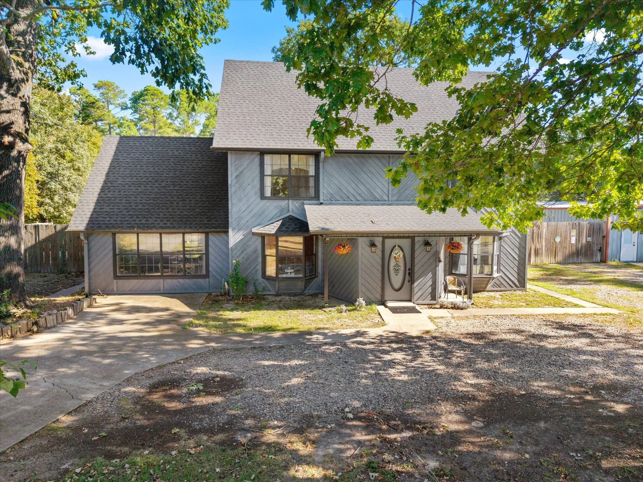 Single Family Residence For Sale in Wood County , 3825 E Hwy 154, Quitman, Texas 75783, 3 Bedroom, 3 Bathroom, 8 Garage spaces, 5,124 Sqft, built in 1980, mls#21383514, Real Estate Agent in Quitman, Homes For Sale in Wood county, Homes For Sale in Quitman, Realtor in Quitman Texas, Real Estate Brokerage Independent Realty Texas, Luminita Cordes Realtor
