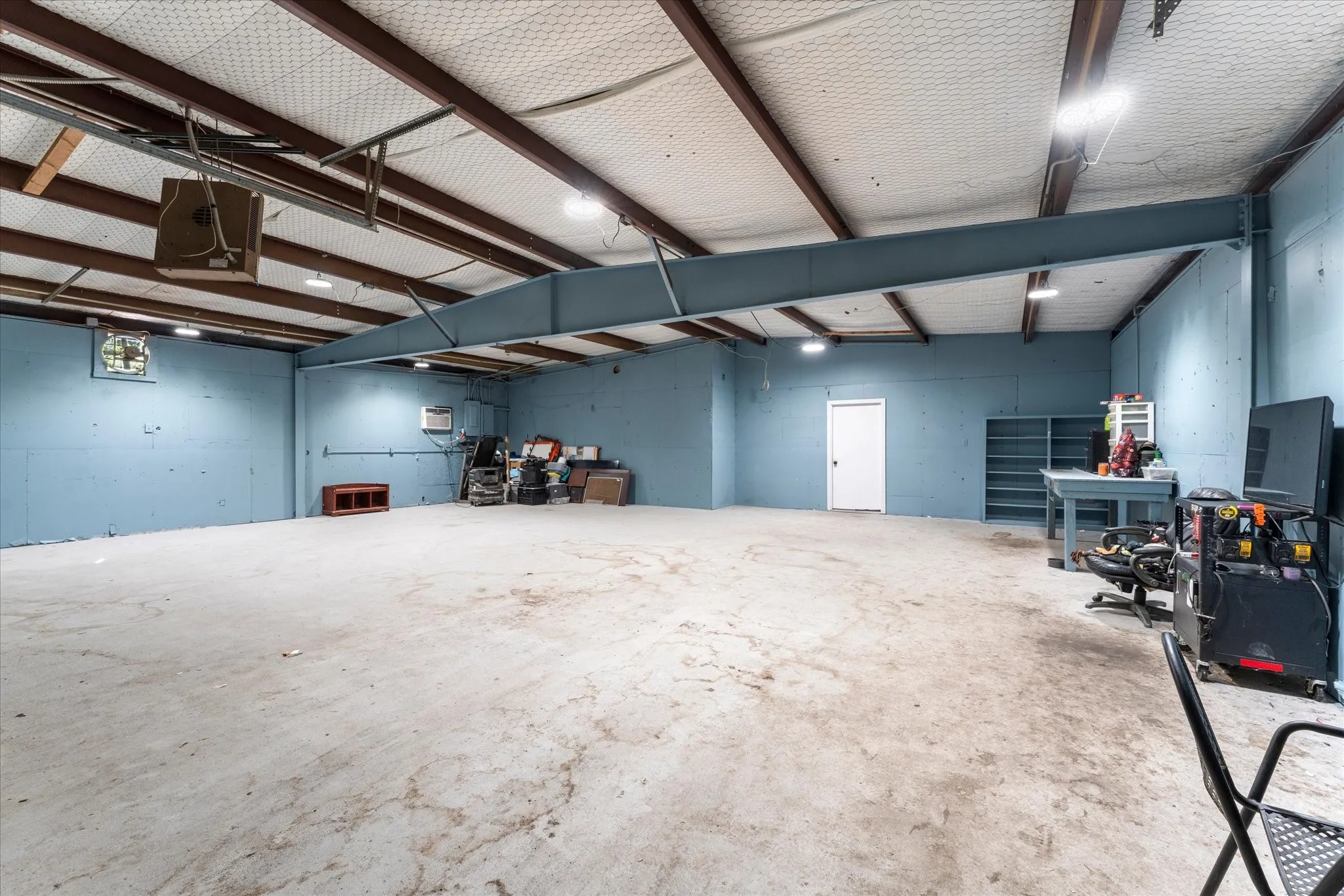 Single Family Residence For Sale in Wood County , 3825 E Hwy 154, Quitman, Texas 75783, 3 Bedroom, 3 Bathroom, 8 Garage spaces, 5,124 Sqft, built in 1980, mls#21383514, Real Estate Agent in Quitman, Homes For Sale in Wood county, Homes For Sale in Quitman, Realtor in Quitman Texas, Real Estate Brokerage Independent Realty Texas, Luminita Cordes Realtor