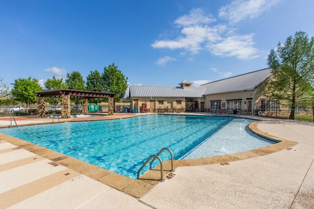 Lantana offers 2 junior Olympic-size pools in addition to three neighborhood pools located in the community.