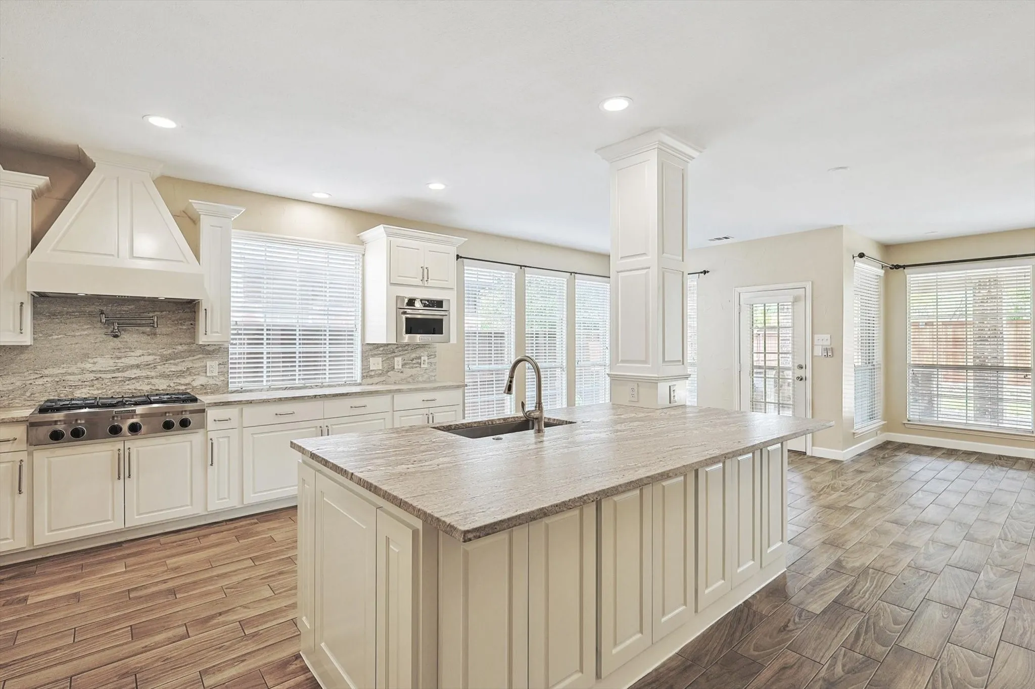Single Family Residence For Rent in Denton County , 1231 Golf Club Drive, Lantana, Texas 76226, 4 Bedroom, 4 Bathroom, 2 Garage spaces, 3,377 Sqft, built in 2004, mls#21377147, Real Estate Agent in Lantana, Homes For Rent in Denton county, Homes For Rent in Lantana, Realtor in Lantana Texas, Real Estate Brokerage Independent Realty Texas, Luminita Cordes Realtor