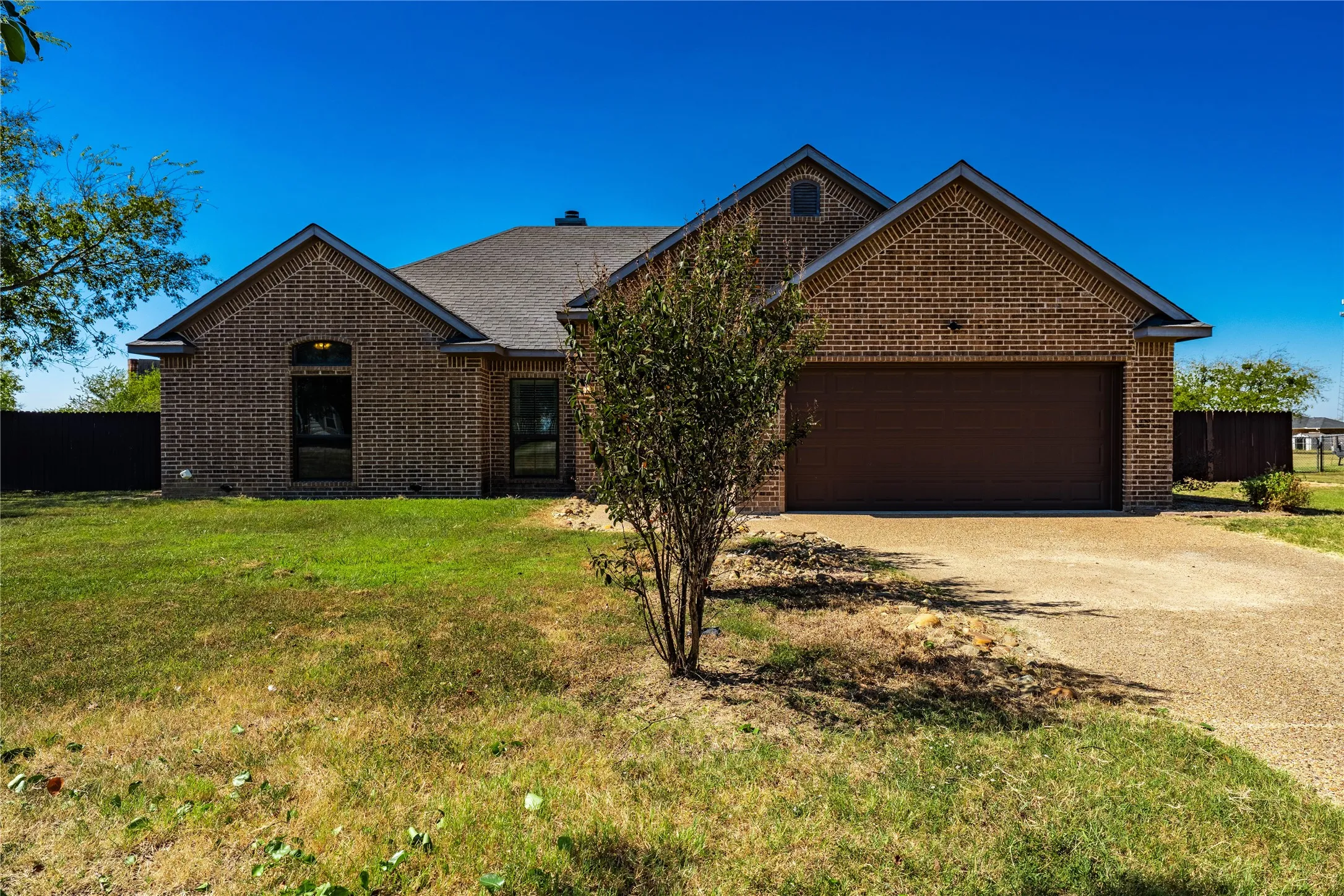Single Family Residence For Sale in Kaufman County , 17821 FM 3080, Mabank, Texas 75147, 3 Bedroom, 2 Bathroom, 2 Garage spaces, 1,545 Sqft, built in 2013, mls#21385813, Real Estate Agent in Mabank, Homes For Sale in Kaufman county, Homes For Sale in Mabank, Realtor in Mabank Texas, Real Estate Brokerage Independent Realty Texas, Luminita Cordes Realtor