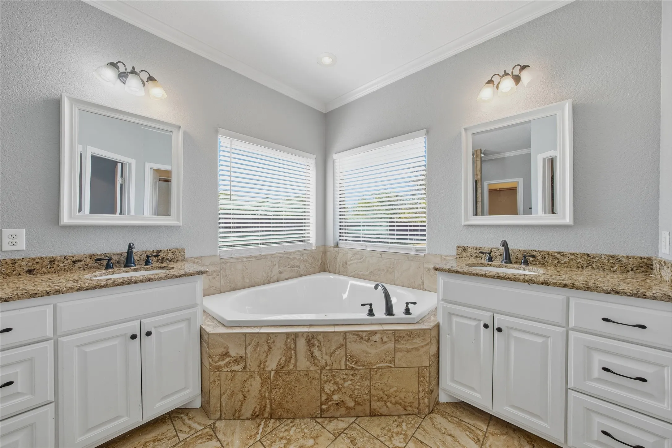 Single Family Residence For Sale in Kaufman County , 17821 FM 3080, Mabank, Texas 75147, 3 Bedroom, 2 Bathroom, 2 Garage spaces, 1,545 Sqft, built in 2013, mls#21385813, Real Estate Agent in Mabank, Homes For Sale in Kaufman county, Homes For Sale in Mabank, Realtor in Mabank Texas, Real Estate Brokerage Independent Realty Texas, Luminita Cordes Realtor