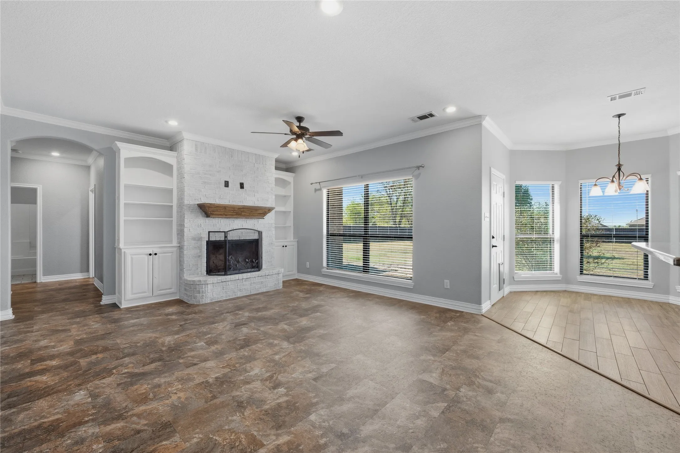Single Family Residence For Sale in Kaufman County , 17821 FM 3080, Mabank, Texas 75147, 3 Bedroom, 2 Bathroom, 2 Garage spaces, 1,545 Sqft, built in 2013, mls#21385813, Real Estate Agent in Mabank, Homes For Sale in Kaufman county, Homes For Sale in Mabank, Realtor in Mabank Texas, Real Estate Brokerage Independent Realty Texas, Luminita Cordes Realtor