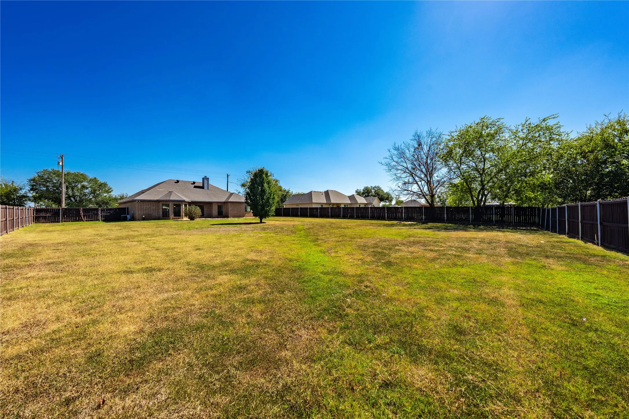 Single Family Residence For Sale in Kaufman County , 17821 FM 3080, Mabank, Texas 75147, 3 Bedroom, 2 Bathroom, 2 Garage spaces, 1,545 Sqft, built in 2013, mls#21385813, Real Estate Agent in Mabank, Homes For Sale in Kaufman county, Homes For Sale in Mabank, Realtor in Mabank Texas, Real Estate Brokerage Independent Realty Texas, Luminita Cordes Realtor