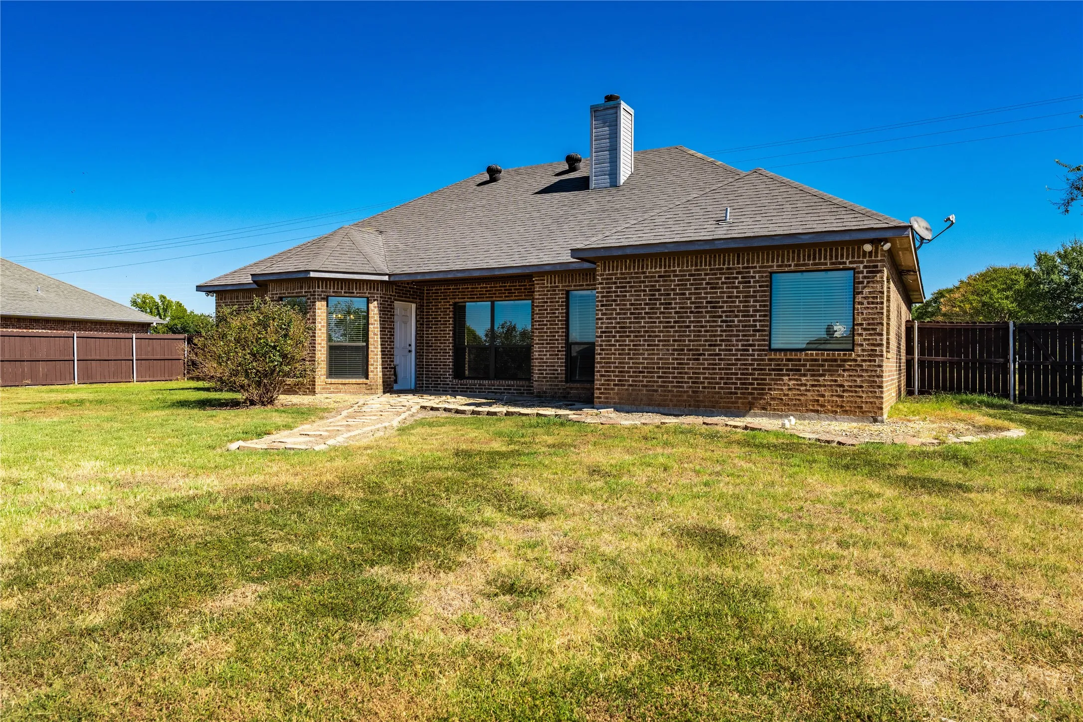 Single Family Residence For Sale in Kaufman County , 17821 FM 3080, Mabank, Texas 75147, 3 Bedroom, 2 Bathroom, 2 Garage spaces, 1,545 Sqft, built in 2013, mls#21385813, Real Estate Agent in Mabank, Homes For Sale in Kaufman county, Homes For Sale in Mabank, Realtor in Mabank Texas, Real Estate Brokerage Independent Realty Texas, Luminita Cordes Realtor