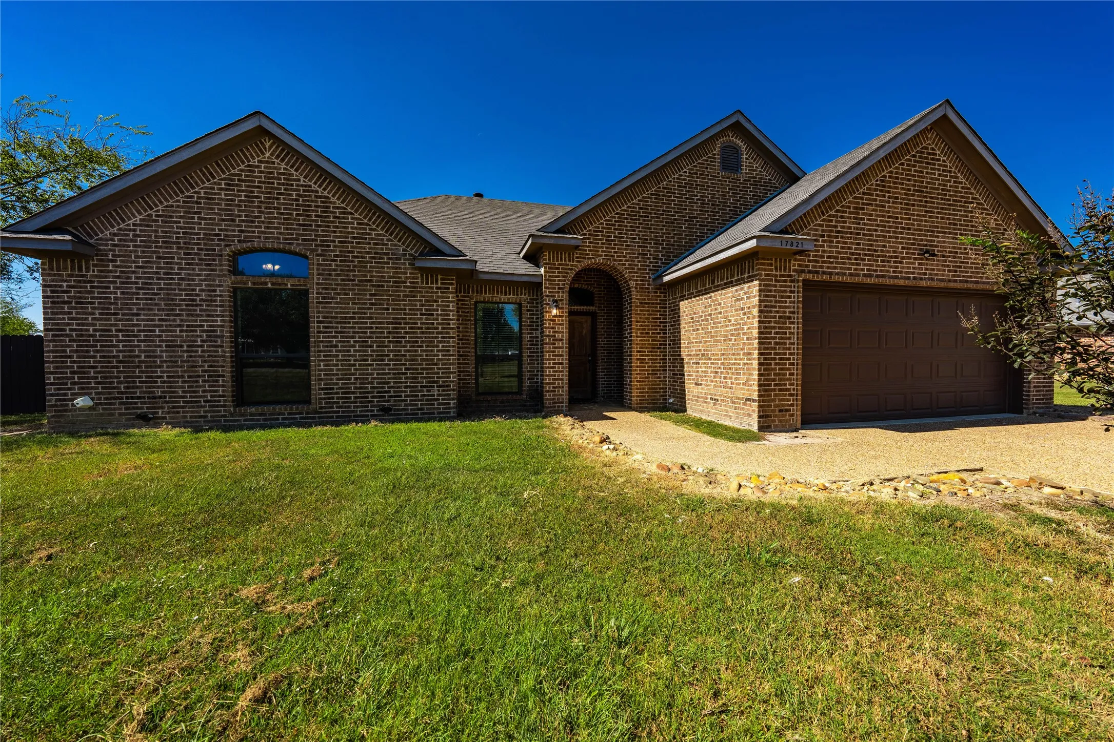 Single Family Residence For Sale in Kaufman County , 17821 FM 3080, Mabank, Texas 75147, 3 Bedroom, 2 Bathroom, 2 Garage spaces, 1,545 Sqft, built in 2013, mls#21385813, Real Estate Agent in Mabank, Homes For Sale in Kaufman county, Homes For Sale in Mabank, Realtor in Mabank Texas, Real Estate Brokerage Independent Realty Texas, Luminita Cordes Realtor