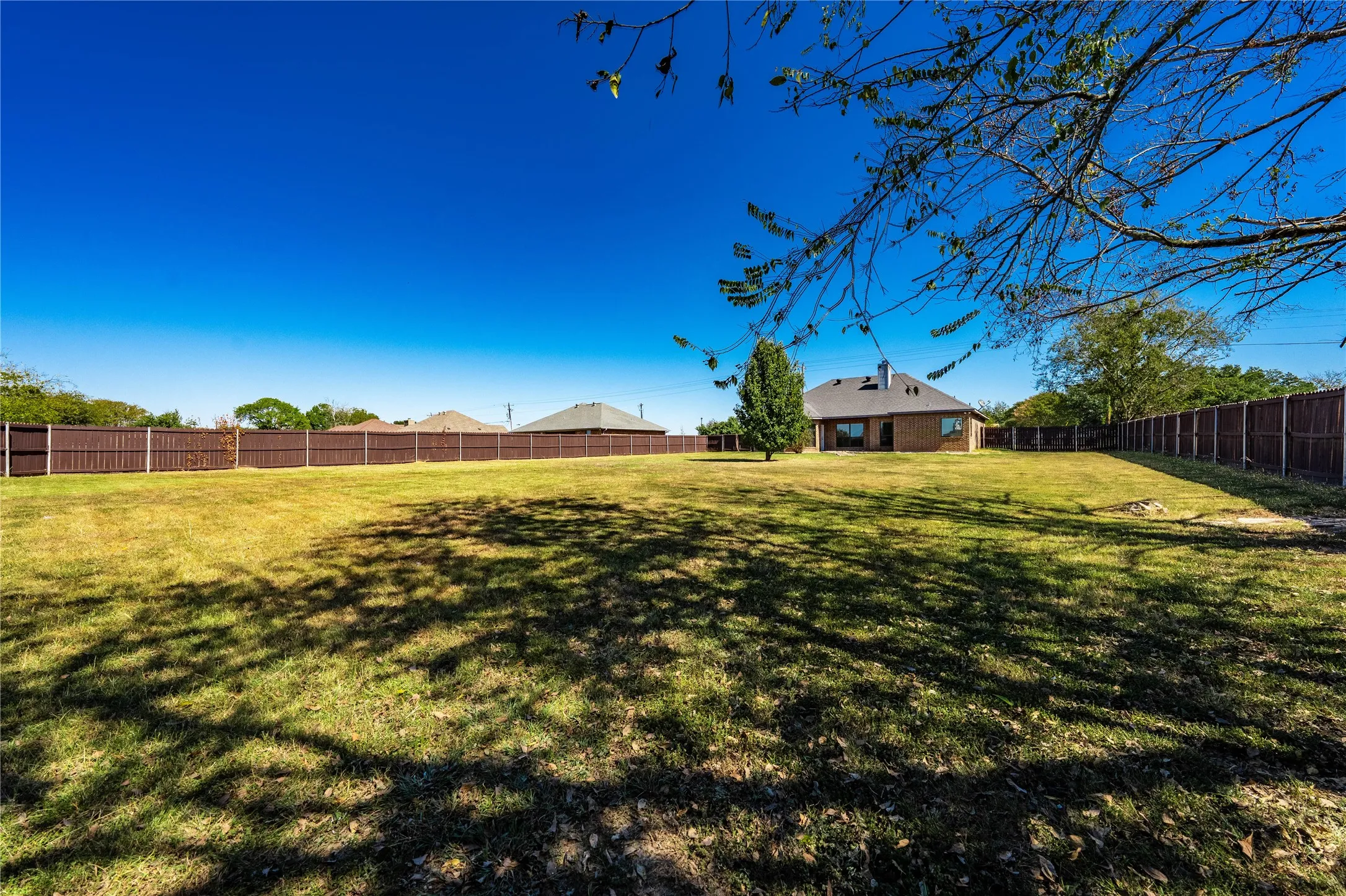 Single Family Residence For Sale in Kaufman County , 17821 FM 3080, Mabank, Texas 75147, 3 Bedroom, 2 Bathroom, 2 Garage spaces, 1,545 Sqft, built in 2013, mls#21385813, Real Estate Agent in Mabank, Homes For Sale in Kaufman county, Homes For Sale in Mabank, Realtor in Mabank Texas, Real Estate Brokerage Independent Realty Texas, Luminita Cordes Realtor