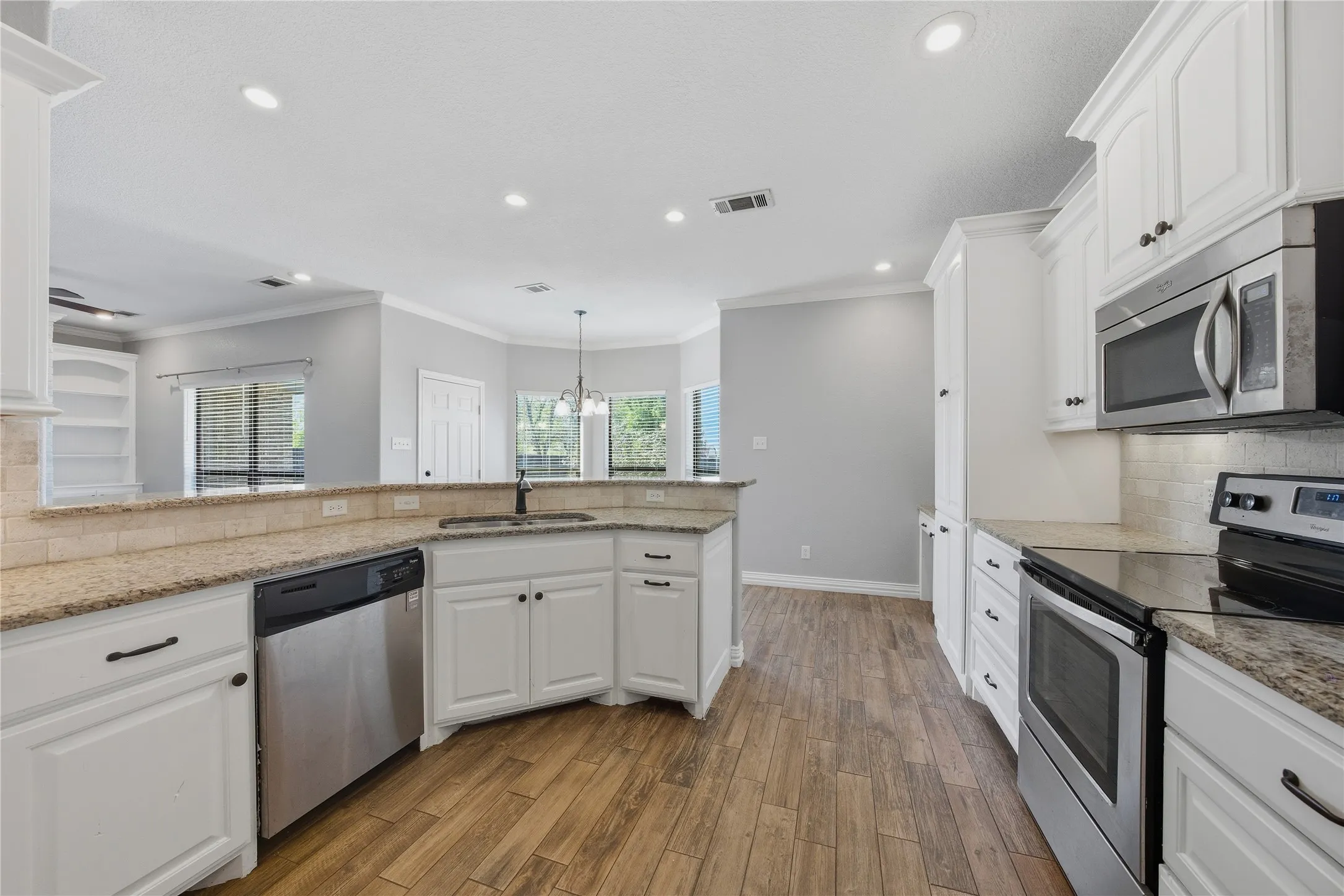 Single Family Residence For Sale in Kaufman County , 17821 FM 3080, Mabank, Texas 75147, 3 Bedroom, 2 Bathroom, 2 Garage spaces, 1,545 Sqft, built in 2013, mls#21385813, Real Estate Agent in Mabank, Homes For Sale in Kaufman county, Homes For Sale in Mabank, Realtor in Mabank Texas, Real Estate Brokerage Independent Realty Texas, Luminita Cordes Realtor