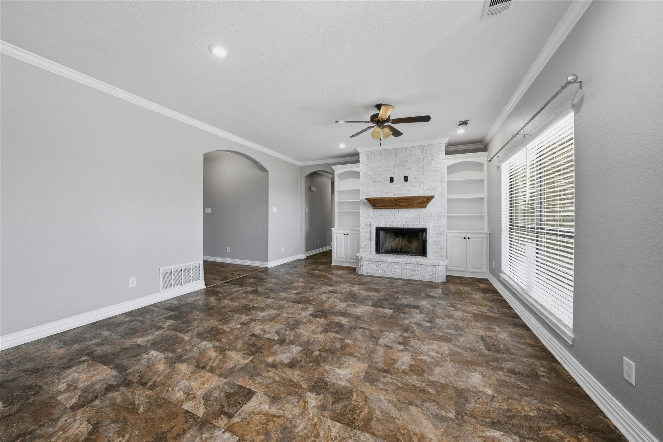 Single Family Residence For Sale in Kaufman County , 17821 FM 3080, Mabank, Texas 75147, 3 Bedroom, 2 Bathroom, 2 Garage spaces, 1,545 Sqft, built in 2013, mls#21385813, Real Estate Agent in Mabank, Homes For Sale in Kaufman county, Homes For Sale in Mabank, Realtor in Mabank Texas, Real Estate Brokerage Independent Realty Texas, Luminita Cordes Realtor