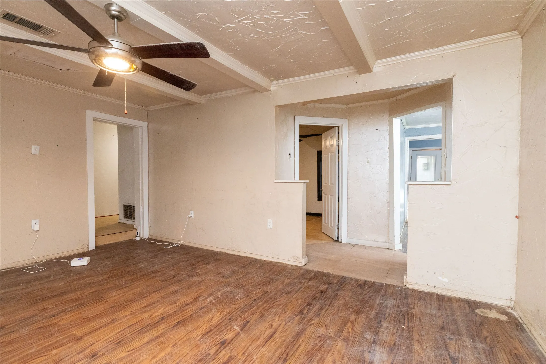 Single Family Residence For Sale in Dallas County , 2232 S Belt Line Road, Dallas, Texas 75253, 4 Bedroom, 2 Bathroom, Garage spaces, 1,712 Sqft, built in 1953, mls#21384267, Real Estate Agent in Dallas, Homes For Sale in Dallas county, Homes For Sale in Dallas, Realtor in Dallas Texas, Real Estate Brokerage Independent Realty Texas, Luminita Cordes Realtor