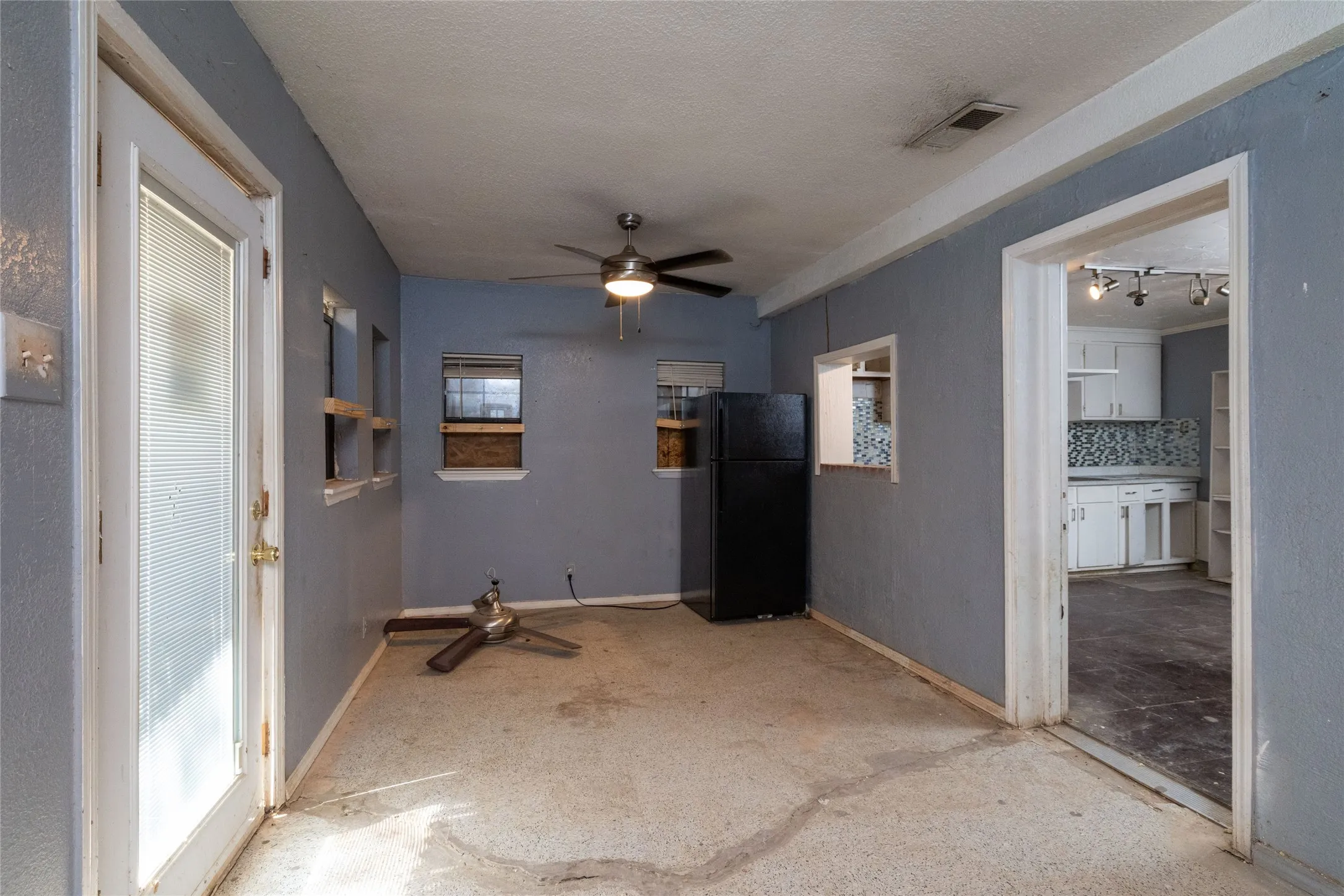Single Family Residence For Sale in Dallas County , 2232 S Belt Line Road, Dallas, Texas 75253, 4 Bedroom, 2 Bathroom, Garage spaces, 1,712 Sqft, built in 1953, mls#21384267, Real Estate Agent in Dallas, Homes For Sale in Dallas county, Homes For Sale in Dallas, Realtor in Dallas Texas, Real Estate Brokerage Independent Realty Texas, Luminita Cordes Realtor