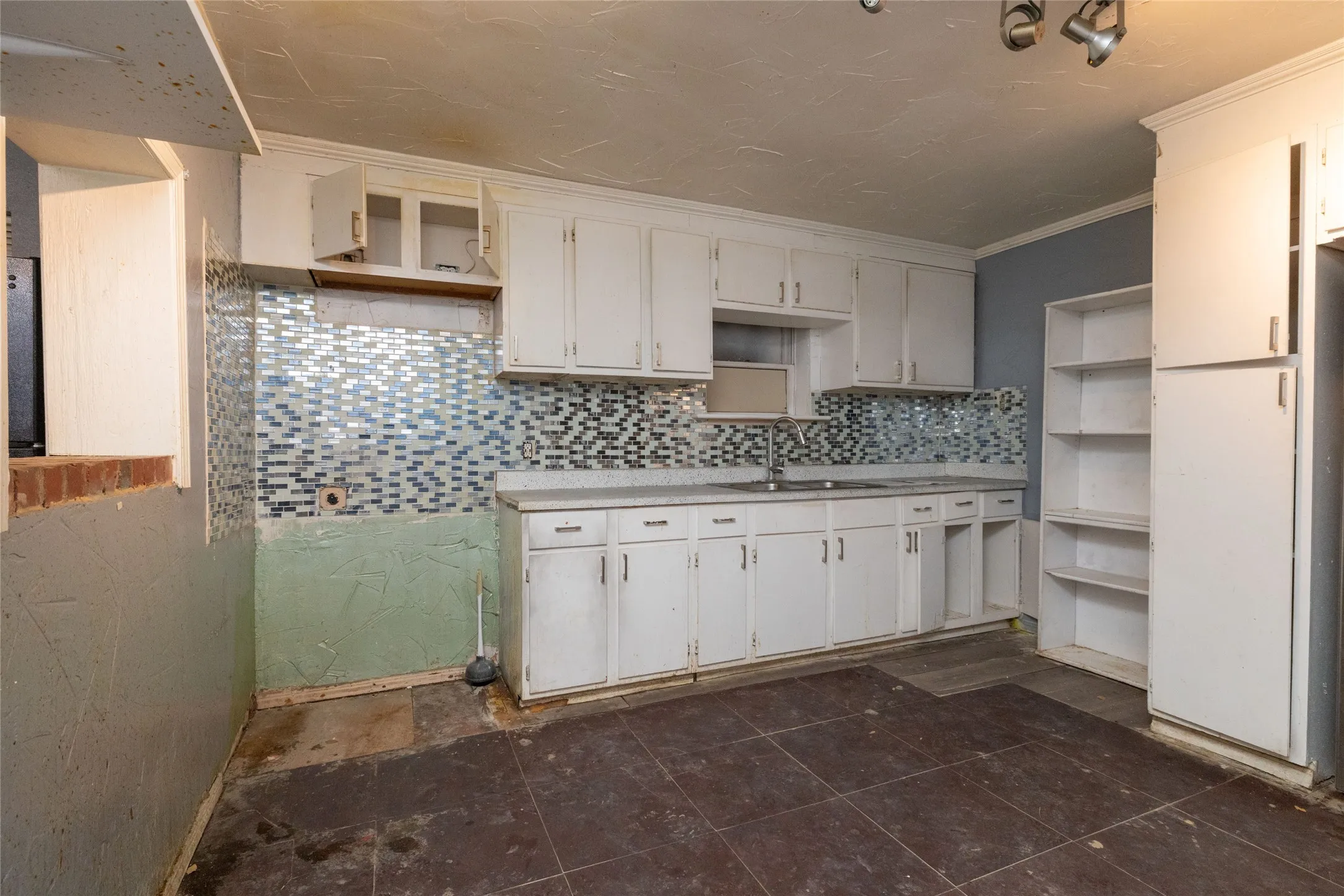 Single Family Residence For Sale in Dallas County , 2232 S Belt Line Road, Dallas, Texas 75253, 4 Bedroom, 2 Bathroom, Garage spaces, 1,712 Sqft, built in 1953, mls#21384267, Real Estate Agent in Dallas, Homes For Sale in Dallas county, Homes For Sale in Dallas, Realtor in Dallas Texas, Real Estate Brokerage Independent Realty Texas, Luminita Cordes Realtor