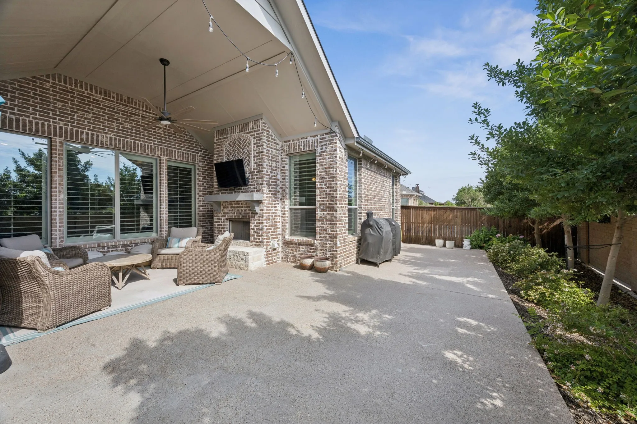 Single Family Residence For Sale in Collin County , 1604 Fireside Trail, Celina, Texas 75009, 4 Bedroom, 3 Bathroom, 3 Garage spaces, 2,701 Sqft, built in 2015, mls#21385650, Real Estate Agent in Celina, Homes For Sale in Collin county, Homes For Sale in Celina, Realtor in Celina Texas, Real Estate Brokerage Independent Realty Texas, Luminita Cordes Realtor