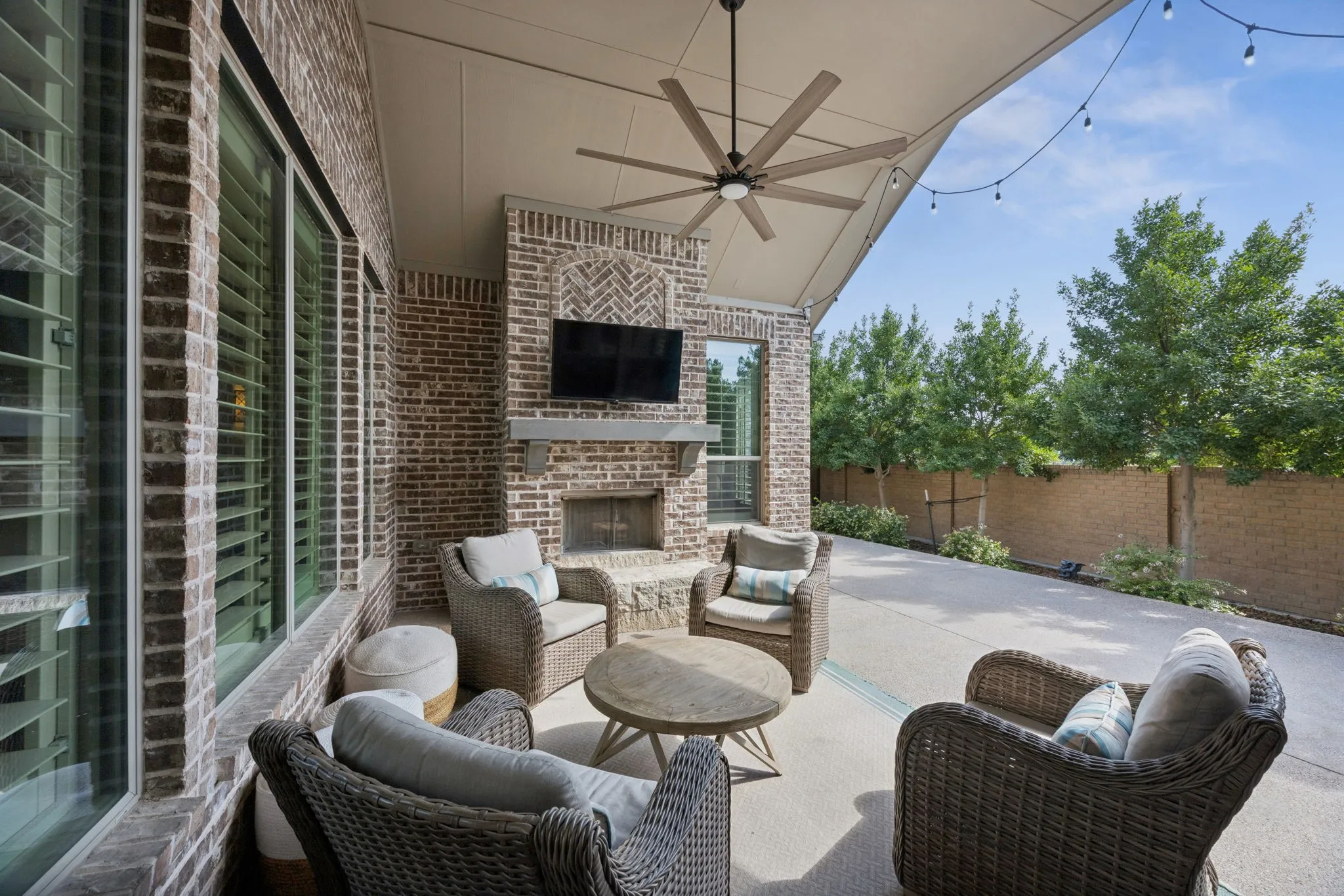 Single Family Residence For Sale in Collin County , 1604 Fireside Trail, Celina, Texas 75009, 4 Bedroom, 3 Bathroom, 3 Garage spaces, 2,701 Sqft, built in 2015, mls#21385650, Real Estate Agent in Celina, Homes For Sale in Collin county, Homes For Sale in Celina, Realtor in Celina Texas, Real Estate Brokerage Independent Realty Texas, Luminita Cordes Realtor