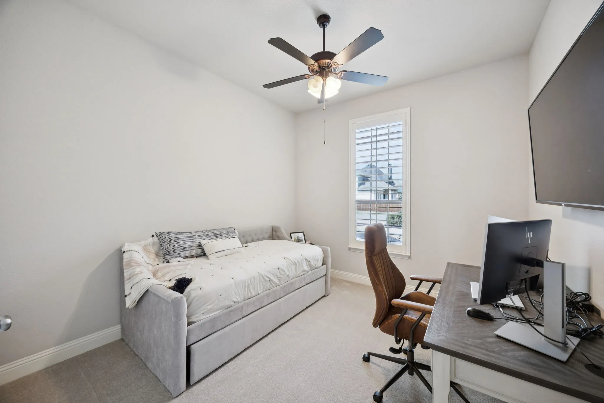 Single Family Residence For Sale in Collin County , 1604 Fireside Trail, Celina, Texas 75009, 4 Bedroom, 3 Bathroom, 3 Garage spaces, 2,701 Sqft, built in 2015, mls#21385650, Real Estate Agent in Celina, Homes For Sale in Collin county, Homes For Sale in Celina, Realtor in Celina Texas, Real Estate Brokerage Independent Realty Texas, Luminita Cordes Realtor