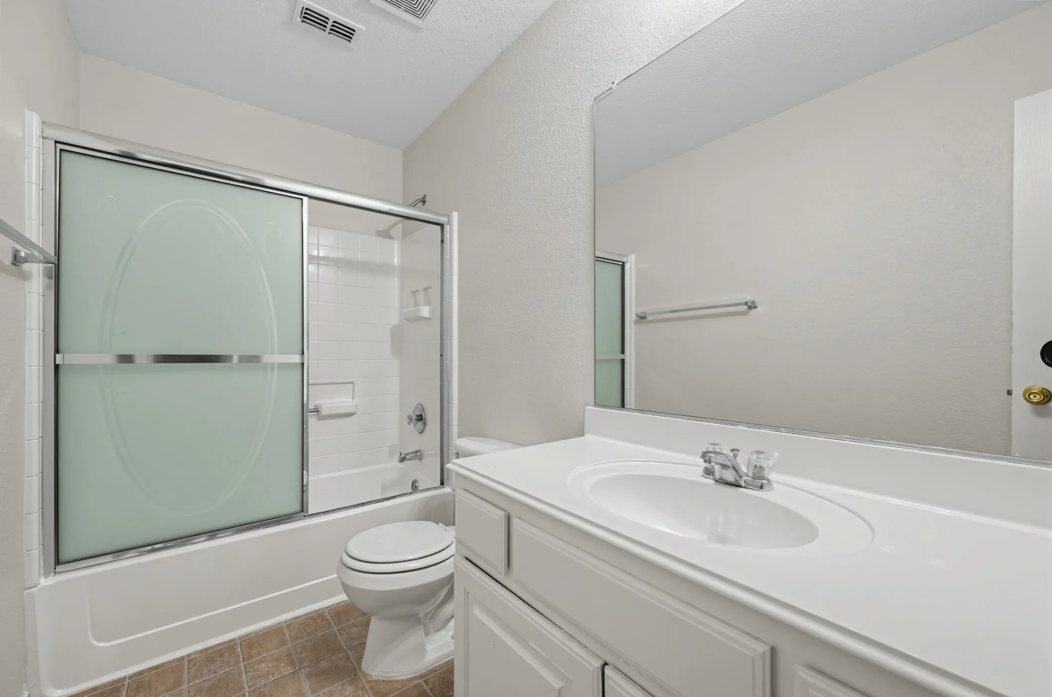 Single Family Residence For Sale in Tarrant County , 1400 Mountain Air Trail, Fort Worth, Texas 76131, 4 Bedroom, 3 Bathroom, 2 Garage spaces, 2,359 Sqft, built in 2005, mls#21385820, Real Estate Agent in Fort Worth, Homes For Sale in Tarrant county, Homes For Sale in Fort Worth, Realtor in Fort Worth Texas, Real Estate Brokerage Independent Realty Texas, Luminita Cordes Realtor