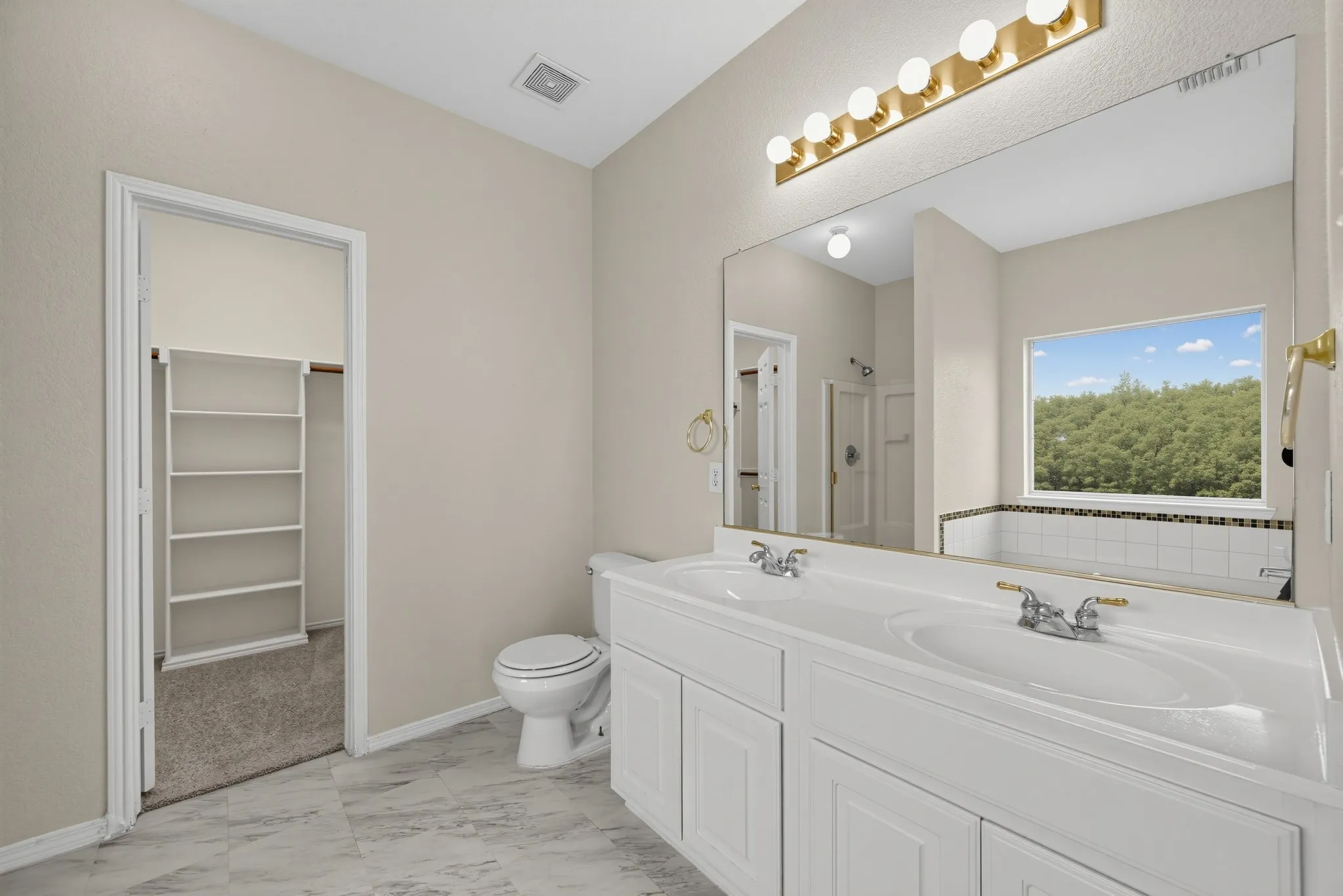 Single Family Residence For Sale in Tarrant County , 1400 Mountain Air Trail, Fort Worth, Texas 76131, 4 Bedroom, 3 Bathroom, 2 Garage spaces, 2,359 Sqft, built in 2005, mls#21385820, Real Estate Agent in Fort Worth, Homes For Sale in Tarrant county, Homes For Sale in Fort Worth, Realtor in Fort Worth Texas, Real Estate Brokerage Independent Realty Texas, Luminita Cordes Realtor