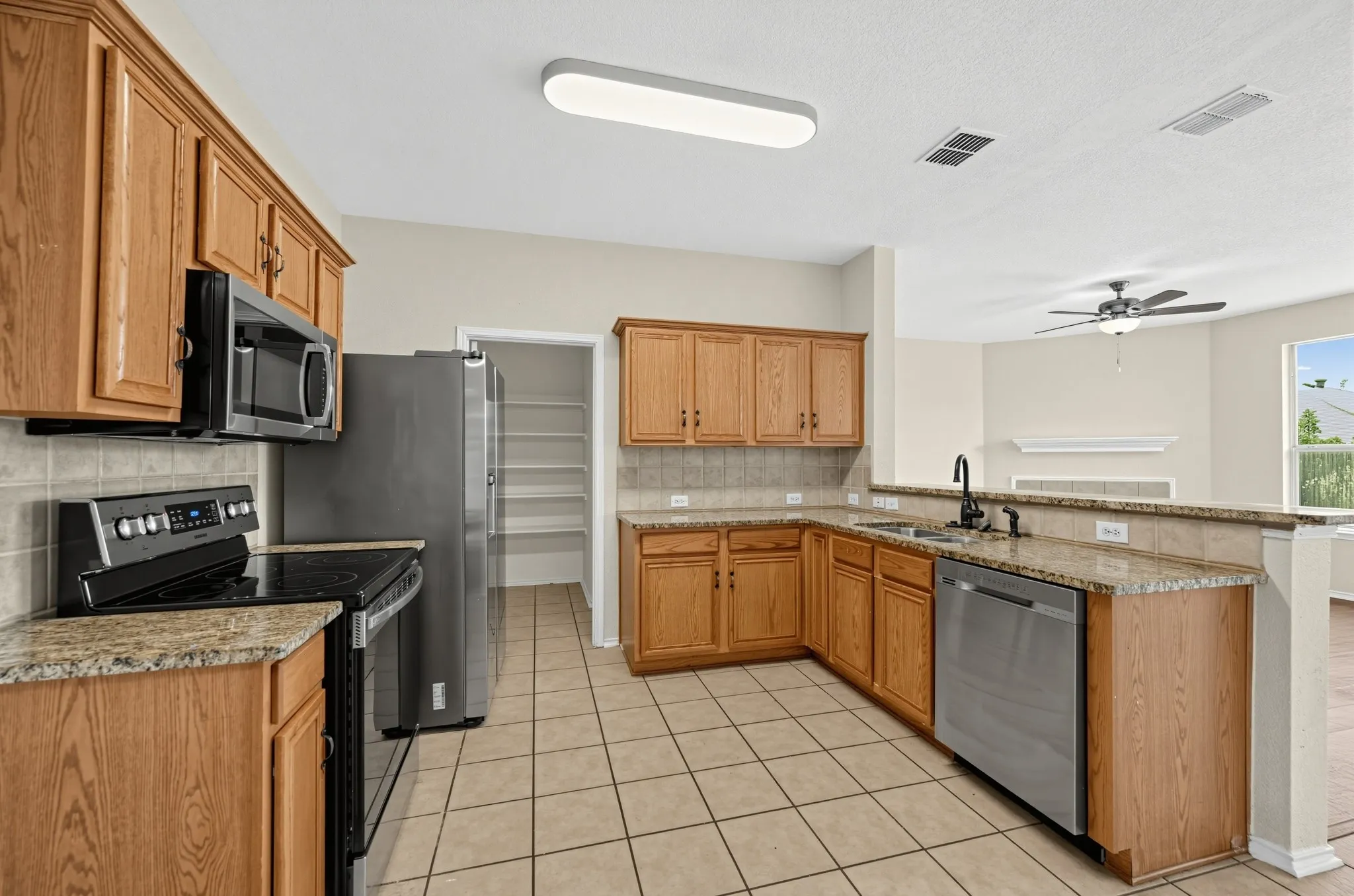 Single Family Residence For Sale in Tarrant County , 1400 Mountain Air Trail, Fort Worth, Texas 76131, 4 Bedroom, 3 Bathroom, 2 Garage spaces, 2,359 Sqft, built in 2005, mls#21385820, Real Estate Agent in Fort Worth, Homes For Sale in Tarrant county, Homes For Sale in Fort Worth, Realtor in Fort Worth Texas, Real Estate Brokerage Independent Realty Texas, Luminita Cordes Realtor