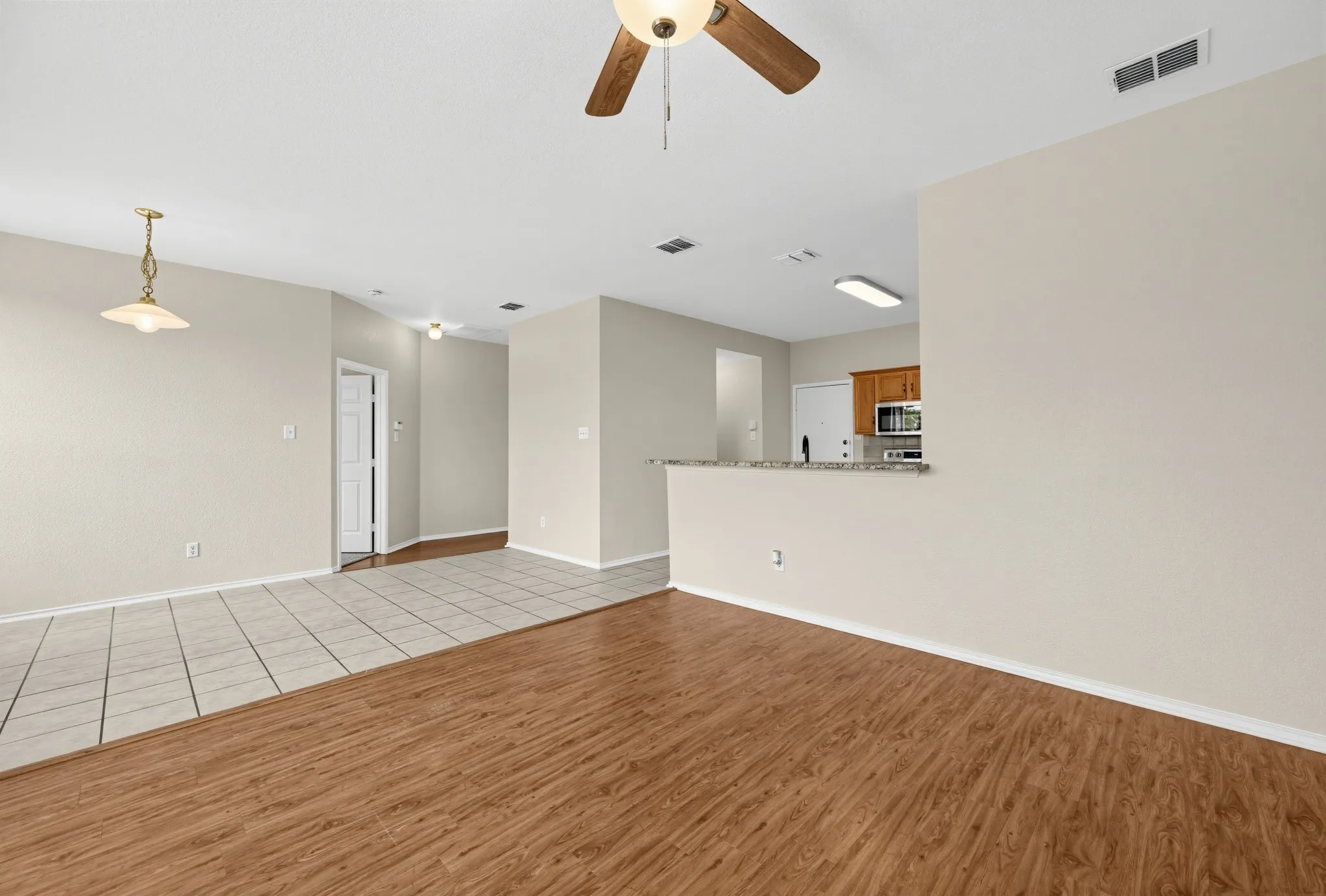 Single Family Residence For Sale in Tarrant County , 1400 Mountain Air Trail, Fort Worth, Texas 76131, 4 Bedroom, 3 Bathroom, 2 Garage spaces, 2,359 Sqft, built in 2005, mls#21385820, Real Estate Agent in Fort Worth, Homes For Sale in Tarrant county, Homes For Sale in Fort Worth, Realtor in Fort Worth Texas, Real Estate Brokerage Independent Realty Texas, Luminita Cordes Realtor