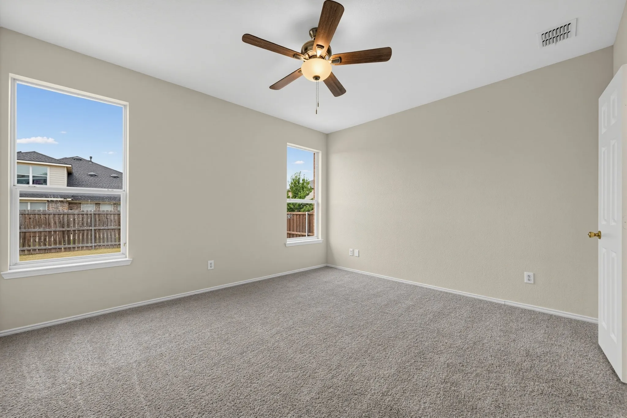 Single Family Residence For Sale in Tarrant County , 1400 Mountain Air Trail, Fort Worth, Texas 76131, 4 Bedroom, 3 Bathroom, 2 Garage spaces, 2,359 Sqft, built in 2005, mls#21385820, Real Estate Agent in Fort Worth, Homes For Sale in Tarrant county, Homes For Sale in Fort Worth, Realtor in Fort Worth Texas, Real Estate Brokerage Independent Realty Texas, Luminita Cordes Realtor