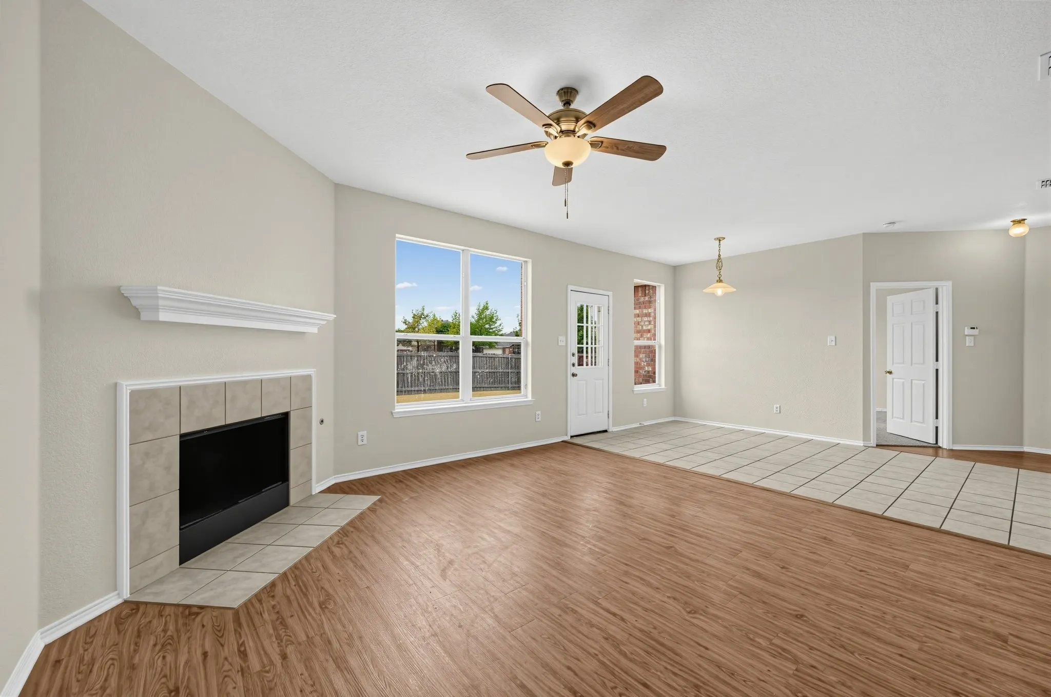 Single Family Residence For Sale in Tarrant County , 1400 Mountain Air Trail, Fort Worth, Texas 76131, 4 Bedroom, 3 Bathroom, 2 Garage spaces, 2,359 Sqft, built in 2005, mls#21385820, Real Estate Agent in Fort Worth, Homes For Sale in Tarrant county, Homes For Sale in Fort Worth, Realtor in Fort Worth Texas, Real Estate Brokerage Independent Realty Texas, Luminita Cordes Realtor