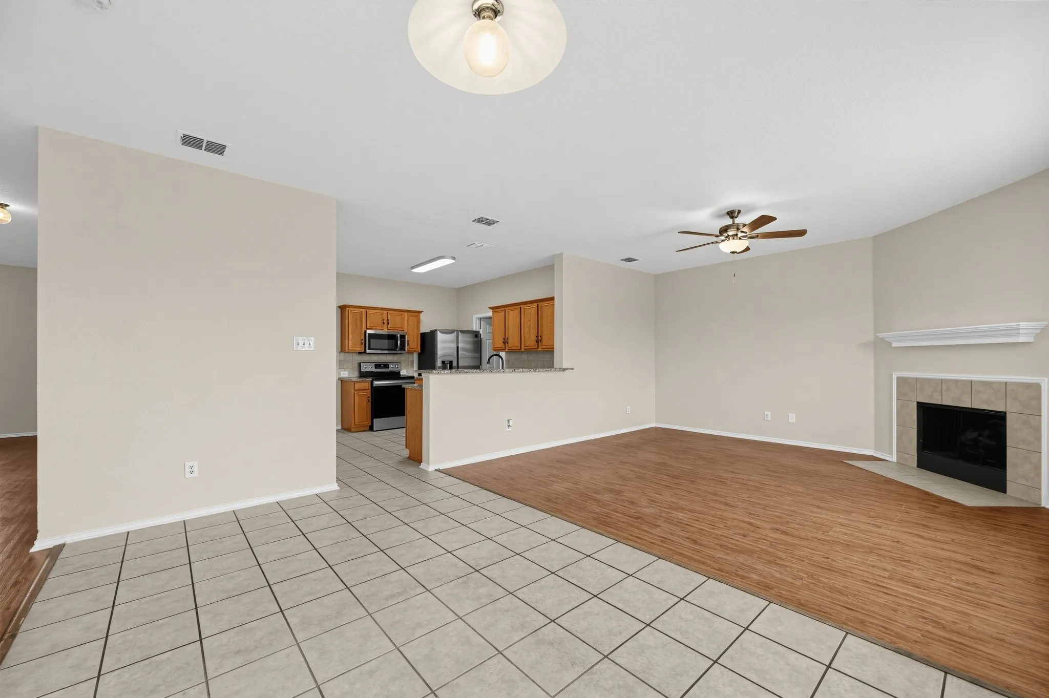Single Family Residence For Sale in Tarrant County , 1400 Mountain Air Trail, Fort Worth, Texas 76131, 4 Bedroom, 3 Bathroom, 2 Garage spaces, 2,359 Sqft, built in 2005, mls#21385820, Real Estate Agent in Fort Worth, Homes For Sale in Tarrant county, Homes For Sale in Fort Worth, Realtor in Fort Worth Texas, Real Estate Brokerage Independent Realty Texas, Luminita Cordes Realtor