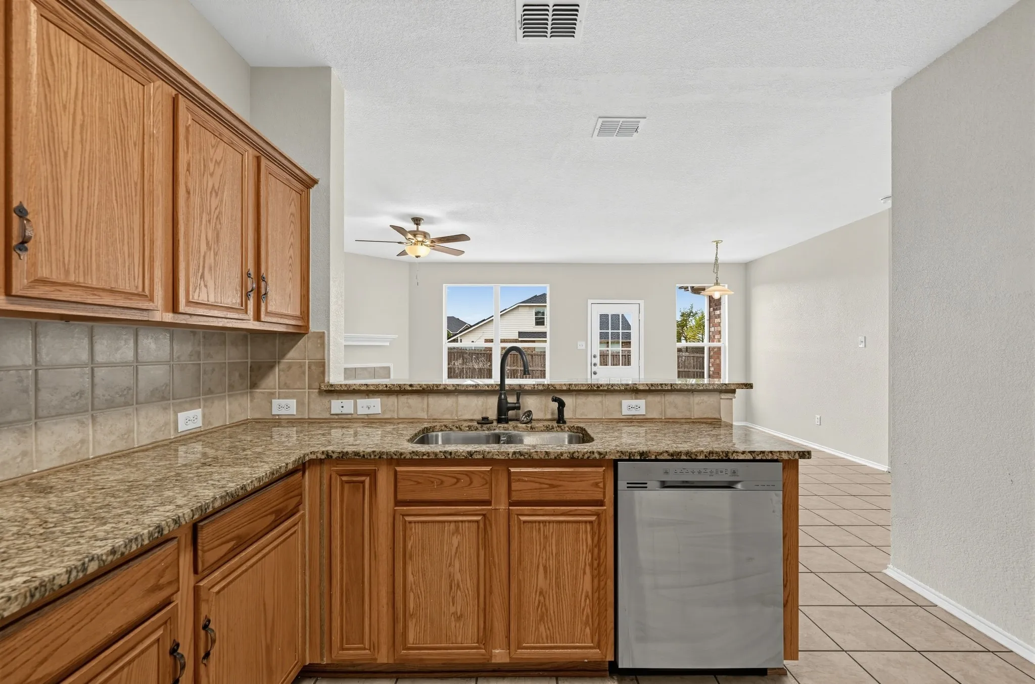 Single Family Residence For Sale in Tarrant County , 1400 Mountain Air Trail, Fort Worth, Texas 76131, 4 Bedroom, 3 Bathroom, 2 Garage spaces, 2,359 Sqft, built in 2005, mls#21385820, Real Estate Agent in Fort Worth, Homes For Sale in Tarrant county, Homes For Sale in Fort Worth, Realtor in Fort Worth Texas, Real Estate Brokerage Independent Realty Texas, Luminita Cordes Realtor