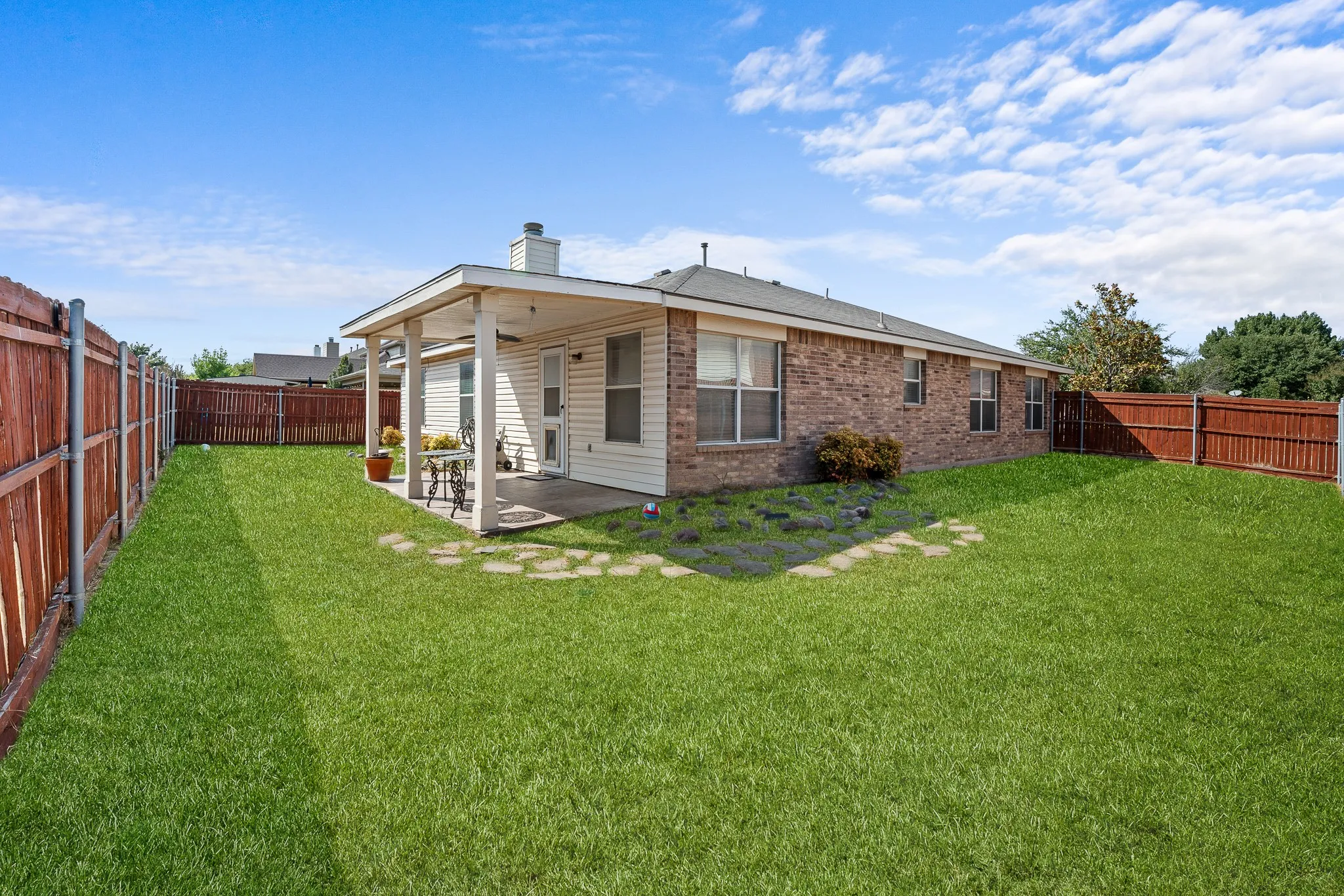 Single Family Residence For Rent in Tarrant County , 729 Pheasant Road, Saginaw, Texas 76131, 4 Bedroom, 2 Bathroom, 2 Garage spaces, 1,840 Sqft, built in 2006, mls#21385811, Real Estate Agent in Saginaw, Homes For Rent in Tarrant county, Homes For Rent in Saginaw, Realtor in Saginaw Texas, Real Estate Brokerage Independent Realty Texas, Luminita Cordes Realtor