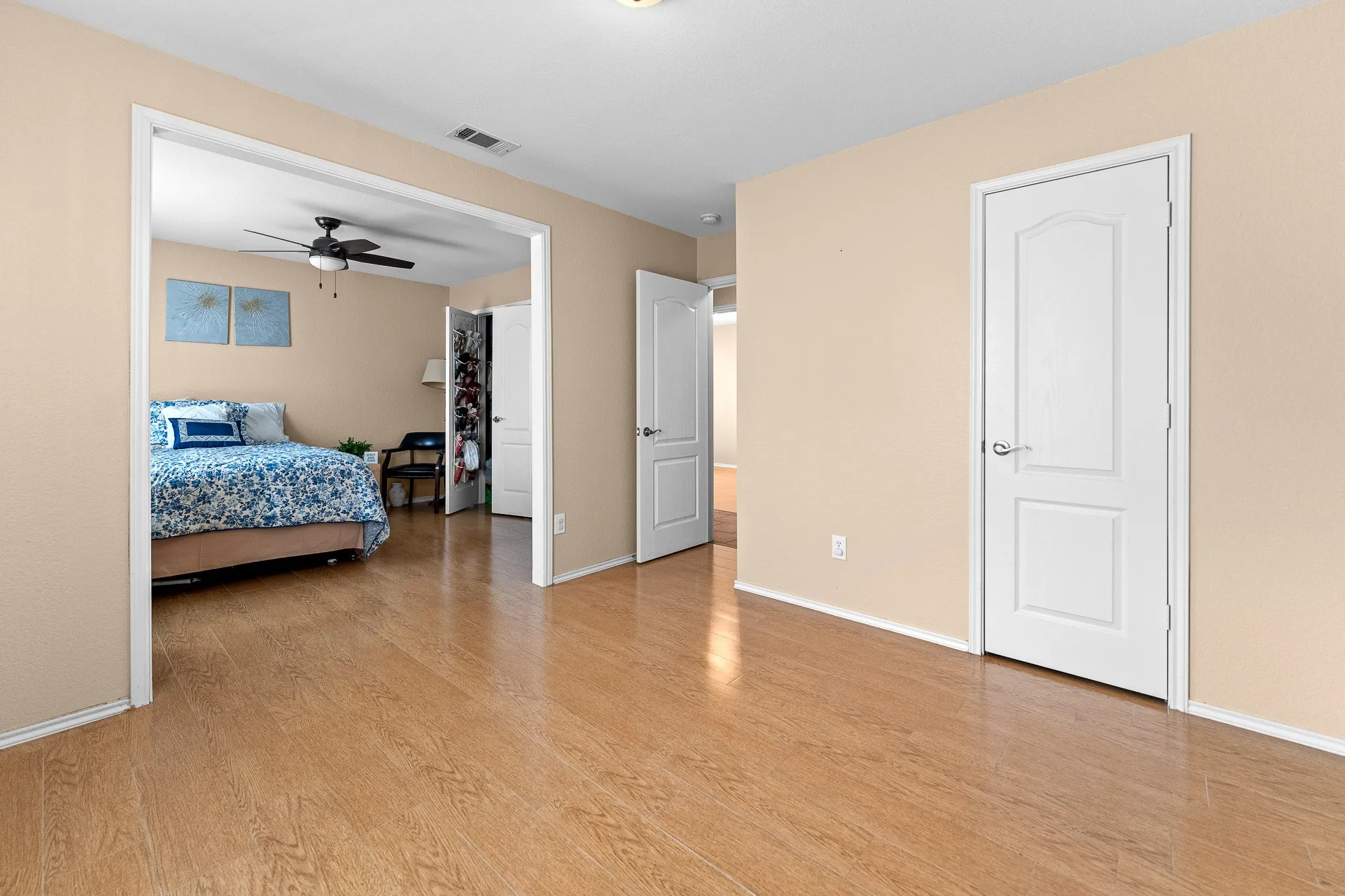 Single Family Residence For Rent in Tarrant County , 729 Pheasant Road, Saginaw, Texas 76131, 4 Bedroom, 2 Bathroom, 2 Garage spaces, 1,840 Sqft, built in 2006, mls#21385811, Real Estate Agent in Saginaw, Homes For Rent in Tarrant county, Homes For Rent in Saginaw, Realtor in Saginaw Texas, Real Estate Brokerage Independent Realty Texas, Luminita Cordes Realtor