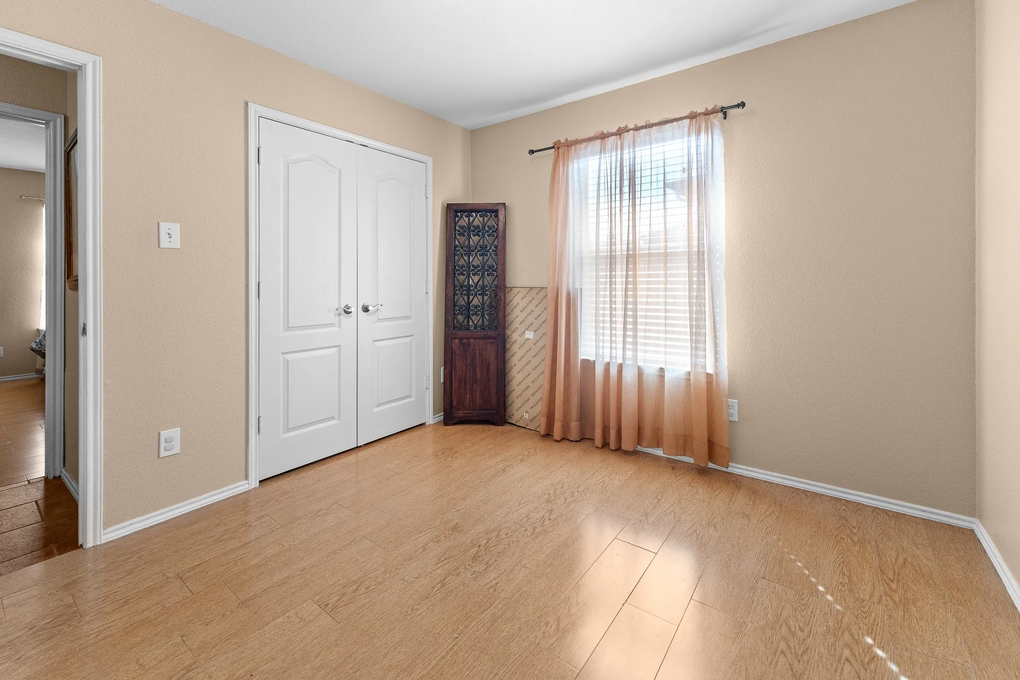 Single Family Residence For Rent in Tarrant County , 729 Pheasant Road, Saginaw, Texas 76131, 4 Bedroom, 2 Bathroom, 2 Garage spaces, 1,840 Sqft, built in 2006, mls#21385811, Real Estate Agent in Saginaw, Homes For Rent in Tarrant county, Homes For Rent in Saginaw, Realtor in Saginaw Texas, Real Estate Brokerage Independent Realty Texas, Luminita Cordes Realtor