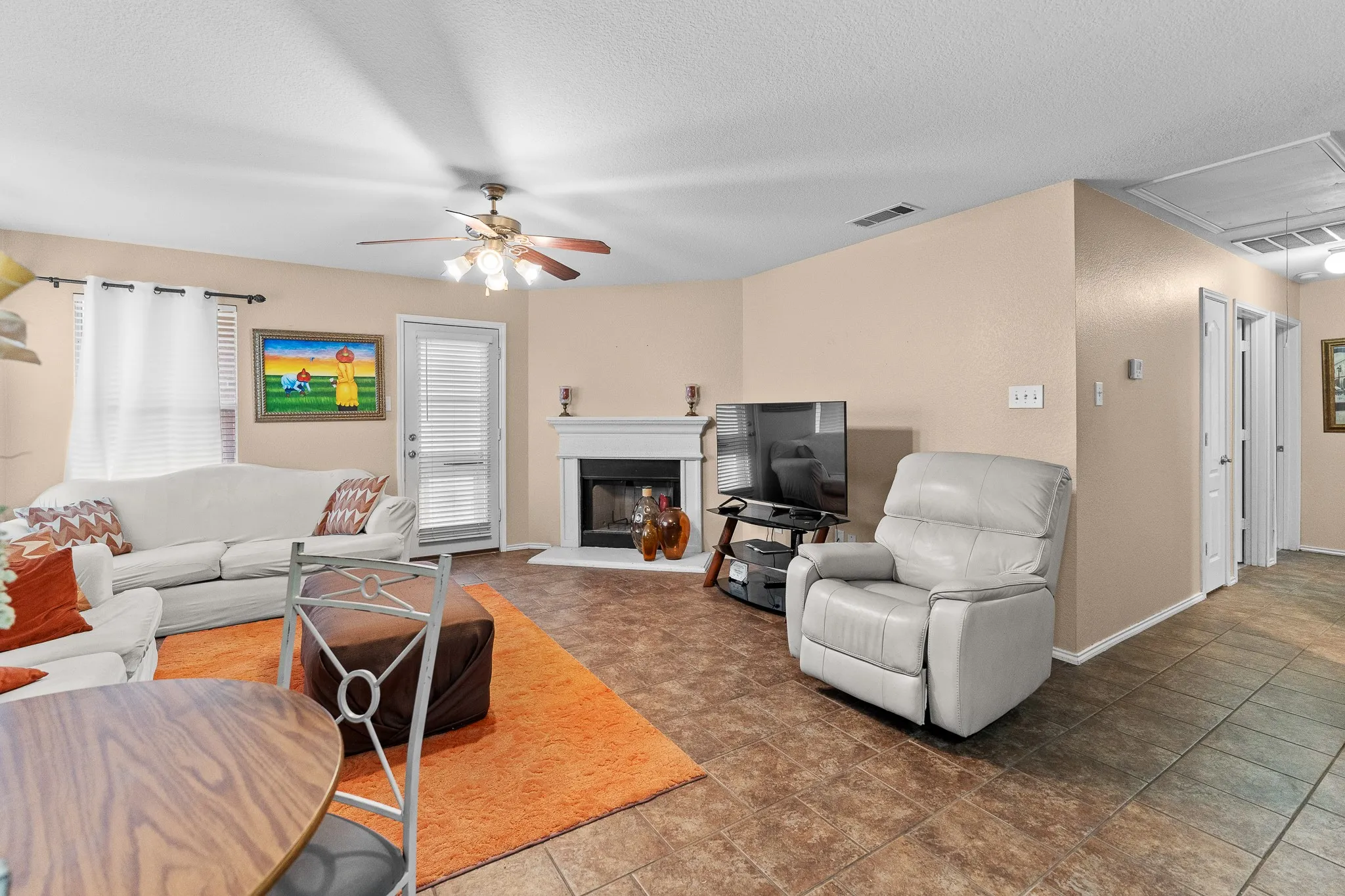 Single Family Residence For Rent in Tarrant County , 729 Pheasant Road, Saginaw, Texas 76131, 4 Bedroom, 2 Bathroom, 2 Garage spaces, 1,840 Sqft, built in 2006, mls#21385811, Real Estate Agent in Saginaw, Homes For Rent in Tarrant county, Homes For Rent in Saginaw, Realtor in Saginaw Texas, Real Estate Brokerage Independent Realty Texas, Luminita Cordes Realtor