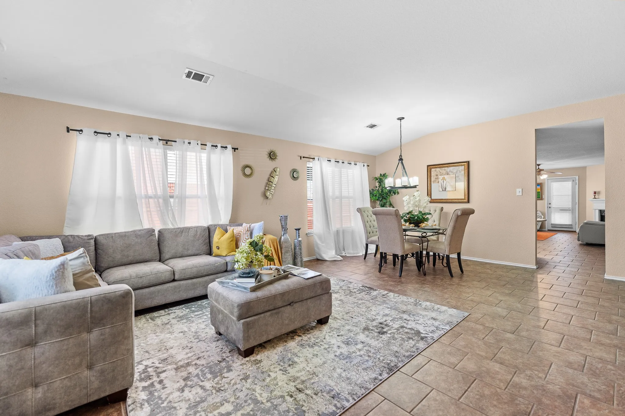 Single Family Residence For Rent in Tarrant County , 729 Pheasant Road, Saginaw, Texas 76131, 4 Bedroom, 2 Bathroom, 2 Garage spaces, 1,840 Sqft, built in 2006, mls#21385811, Real Estate Agent in Saginaw, Homes For Rent in Tarrant county, Homes For Rent in Saginaw, Realtor in Saginaw Texas, Real Estate Brokerage Independent Realty Texas, Luminita Cordes Realtor
