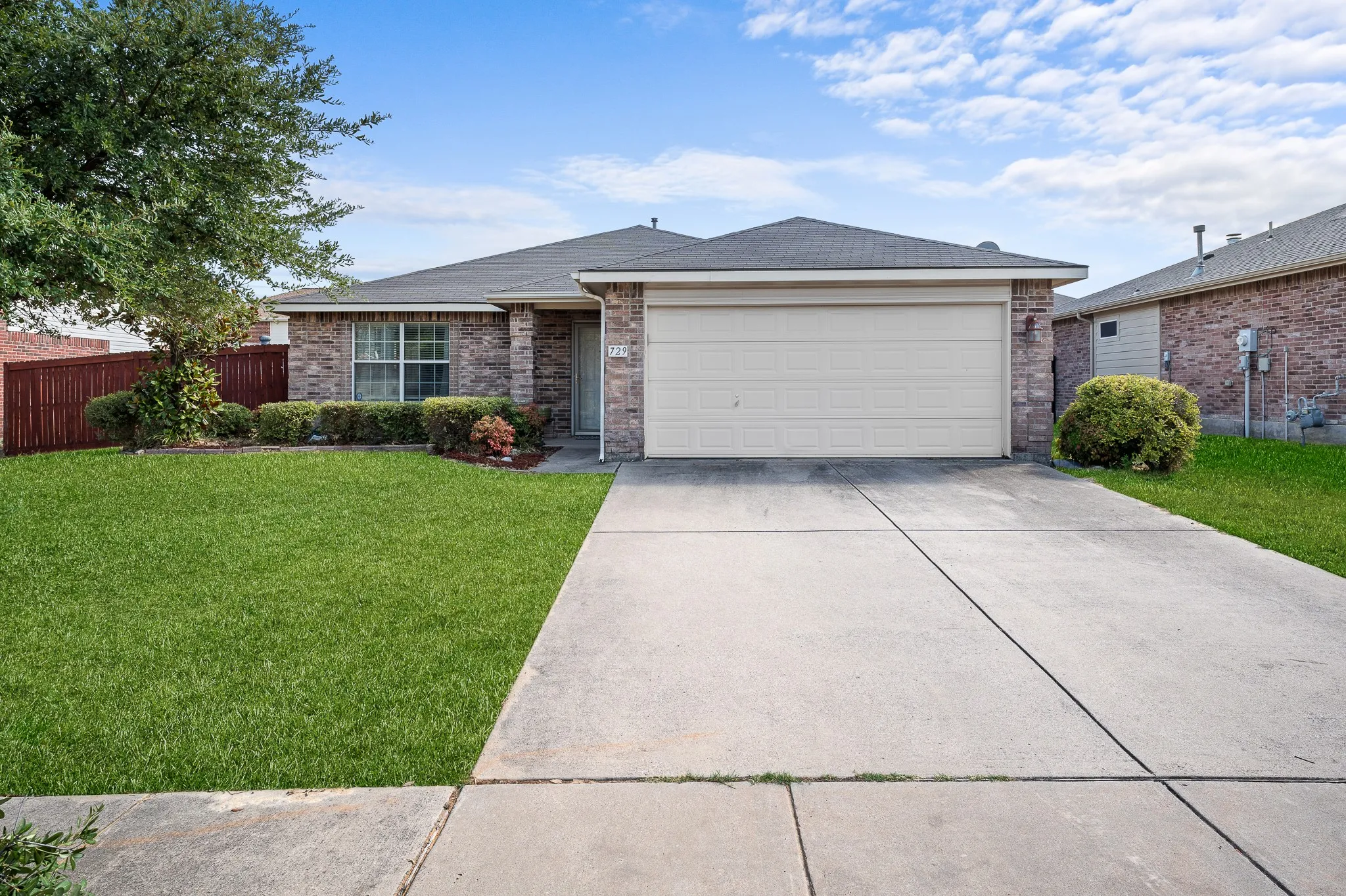 Single Family Residence For Rent in Tarrant County , 729 Pheasant Road, Saginaw, Texas 76131, 4 Bedroom, 2 Bathroom, 2 Garage spaces, 1,840 Sqft, built in 2006, mls#21385811, Real Estate Agent in Saginaw, Homes For Rent in Tarrant county, Homes For Rent in Saginaw, Realtor in Saginaw Texas, Real Estate Brokerage Independent Realty Texas, Luminita Cordes Realtor
