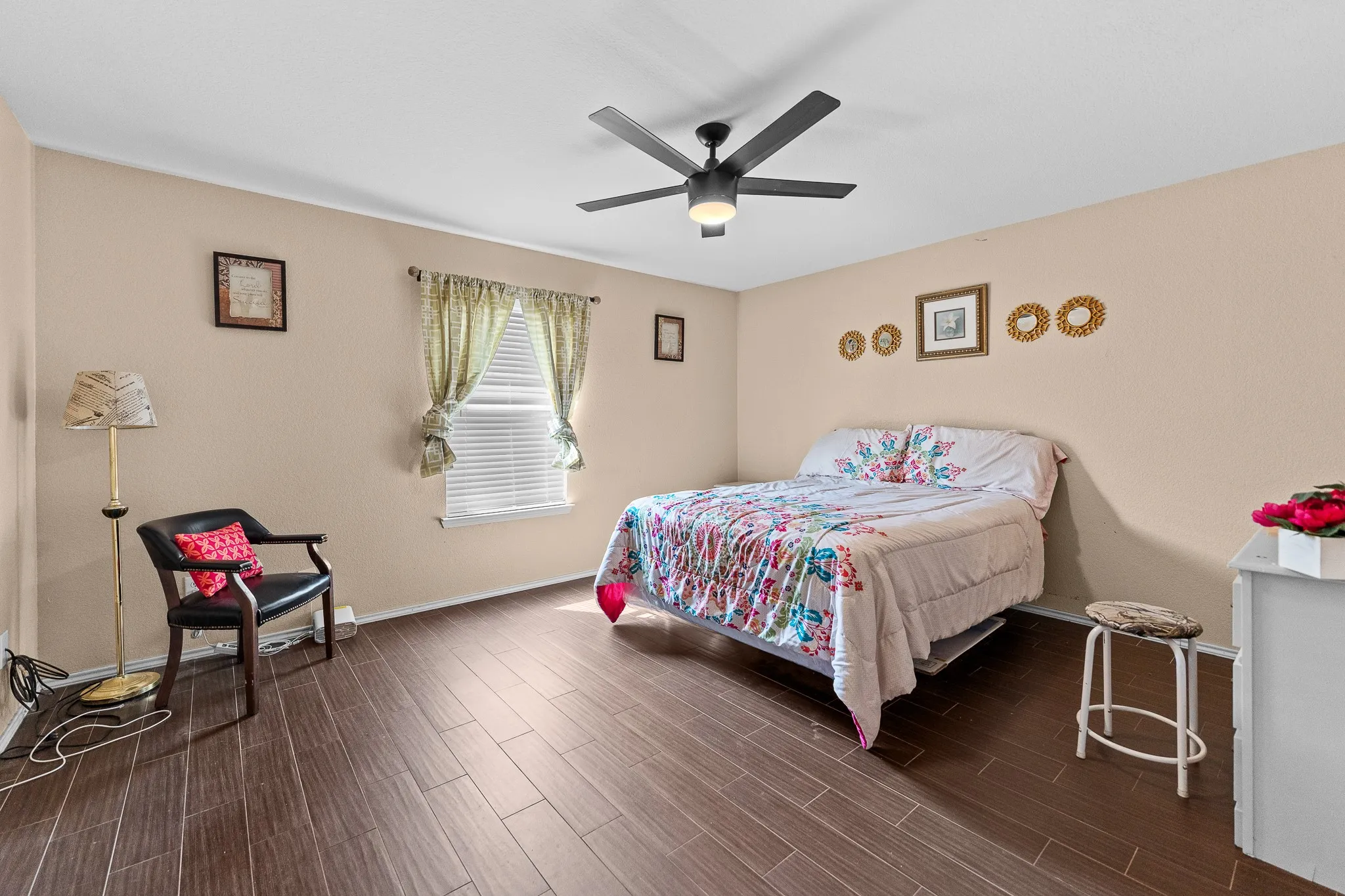 Single Family Residence For Rent in Tarrant County , 729 Pheasant Road, Saginaw, Texas 76131, 4 Bedroom, 2 Bathroom, 2 Garage spaces, 1,840 Sqft, built in 2006, mls#21385811, Real Estate Agent in Saginaw, Homes For Rent in Tarrant county, Homes For Rent in Saginaw, Realtor in Saginaw Texas, Real Estate Brokerage Independent Realty Texas, Luminita Cordes Realtor