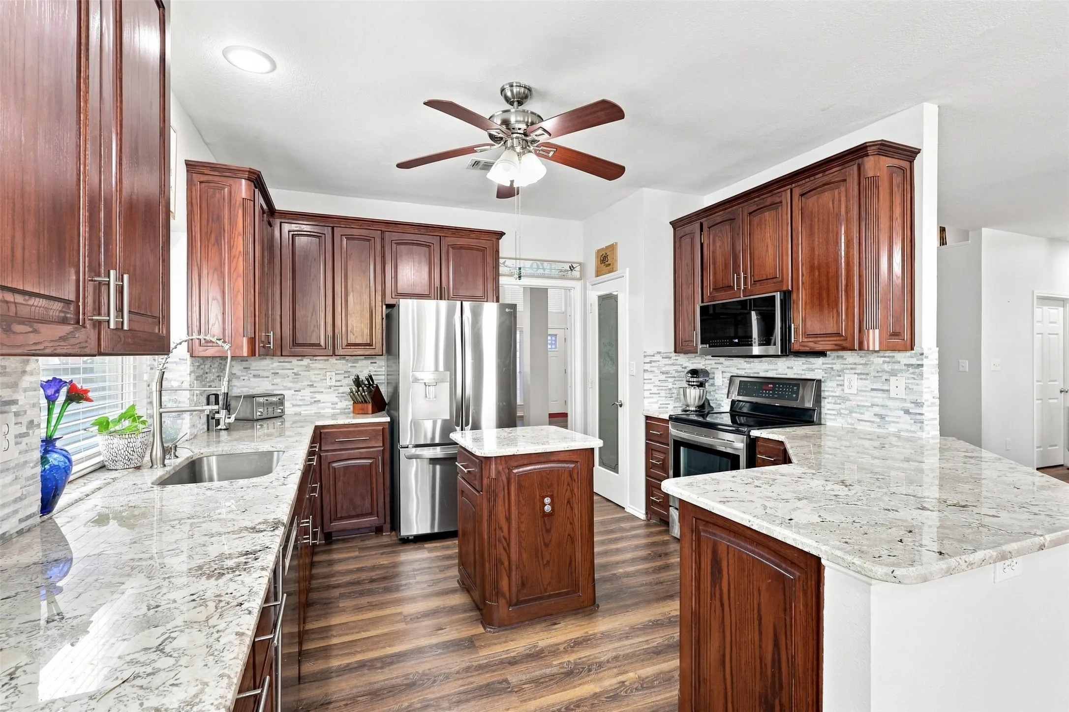 Single Family Residence For Sale in Collin County , 5108 Feather Crest, Mc Kinney, Texas 75072, 4 Bedroom, 3 Bathroom, 2 Garage spaces, 2,994 Sqft, built in 1992, mls#21385027, Real Estate Agent in Mc Kinney, Homes For Sale in Collin county, Homes For Sale in Mc Kinney, Realtor in Mc Kinney Texas, Real Estate Brokerage Independent Realty Texas, Luminita Cordes Realtor